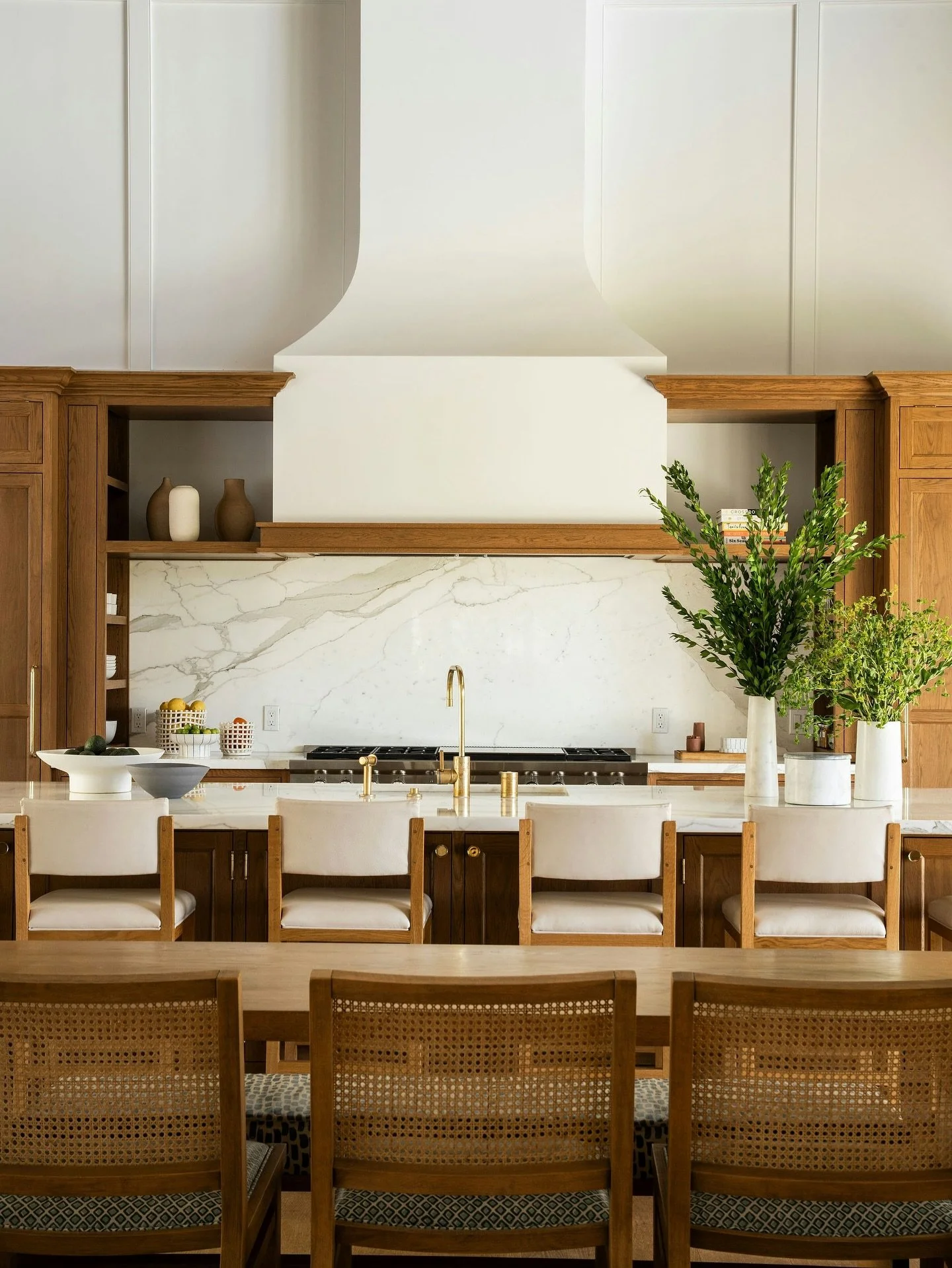 The kitchen at Lower Mandeville balances form and function with clean lines, natural light, and a layout made for gathering.

Listed by @livingwestrealestate
Photos by @caterphotography
Styled By @mauricegadsoninteriors