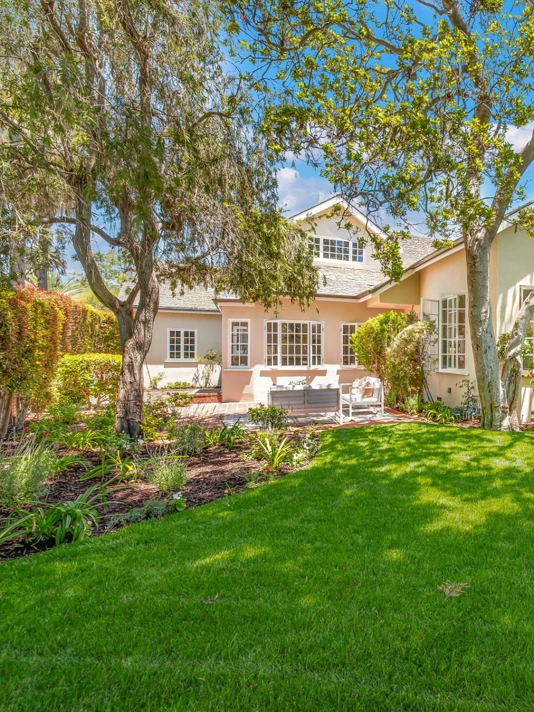 Just Closed | Georgina Ave

It&rsquo;s always bittersweet to say goodbye to a home like this one on Georgina. Grateful to have helped our clients through a smooth sale and excited to see this beautiful house begin its next chapter. Xx