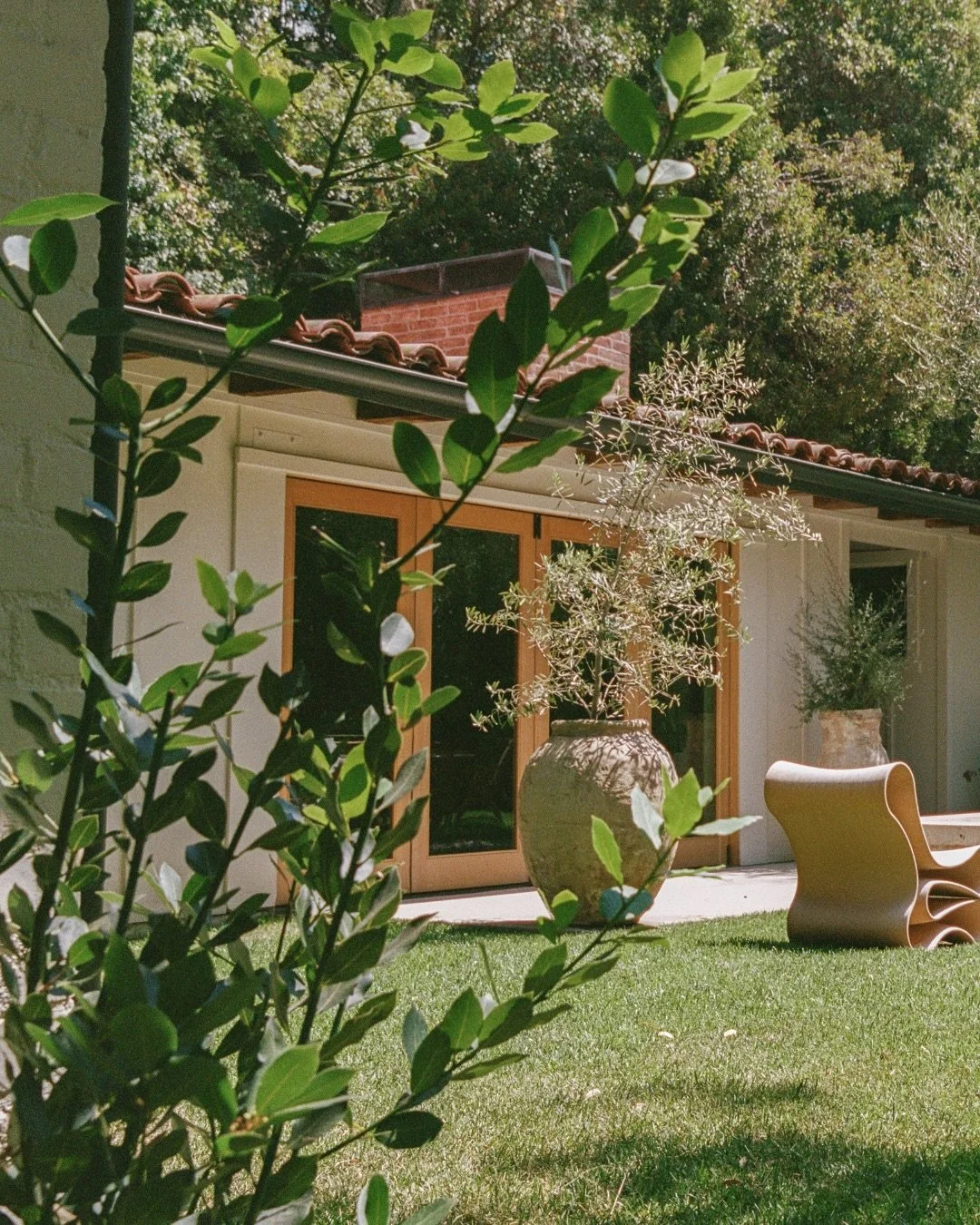 Stone paths wind through oak and olive trees, leading to spaces made for lingering: firepits, dining under the stars, and a pool that feels like it belongs to the landscape. 

Photo by @nickisebastian