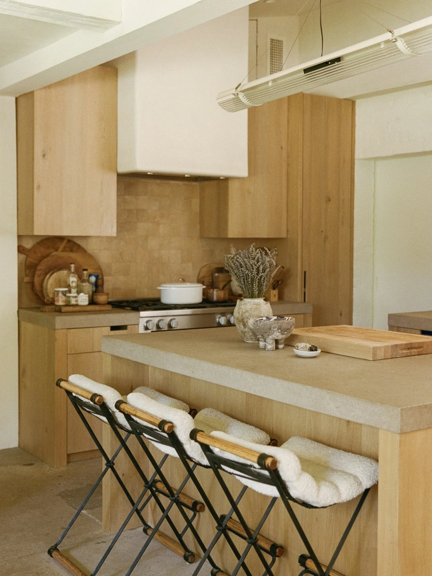 In the kitchen, warm oak, hand-finished stone, and soft light reflect the same sense of calm that defines this Lower Mandeville home.

Photography by @nickisebastian