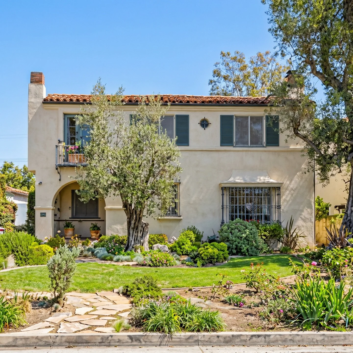 Just Closed | Anita Ave 

Just in time for the Holidays! When we met this sweet family of four back in November, we learned that their holiday wish list had just one request - a new home before the holidays! It&rsquo;s now moving week and we are so h