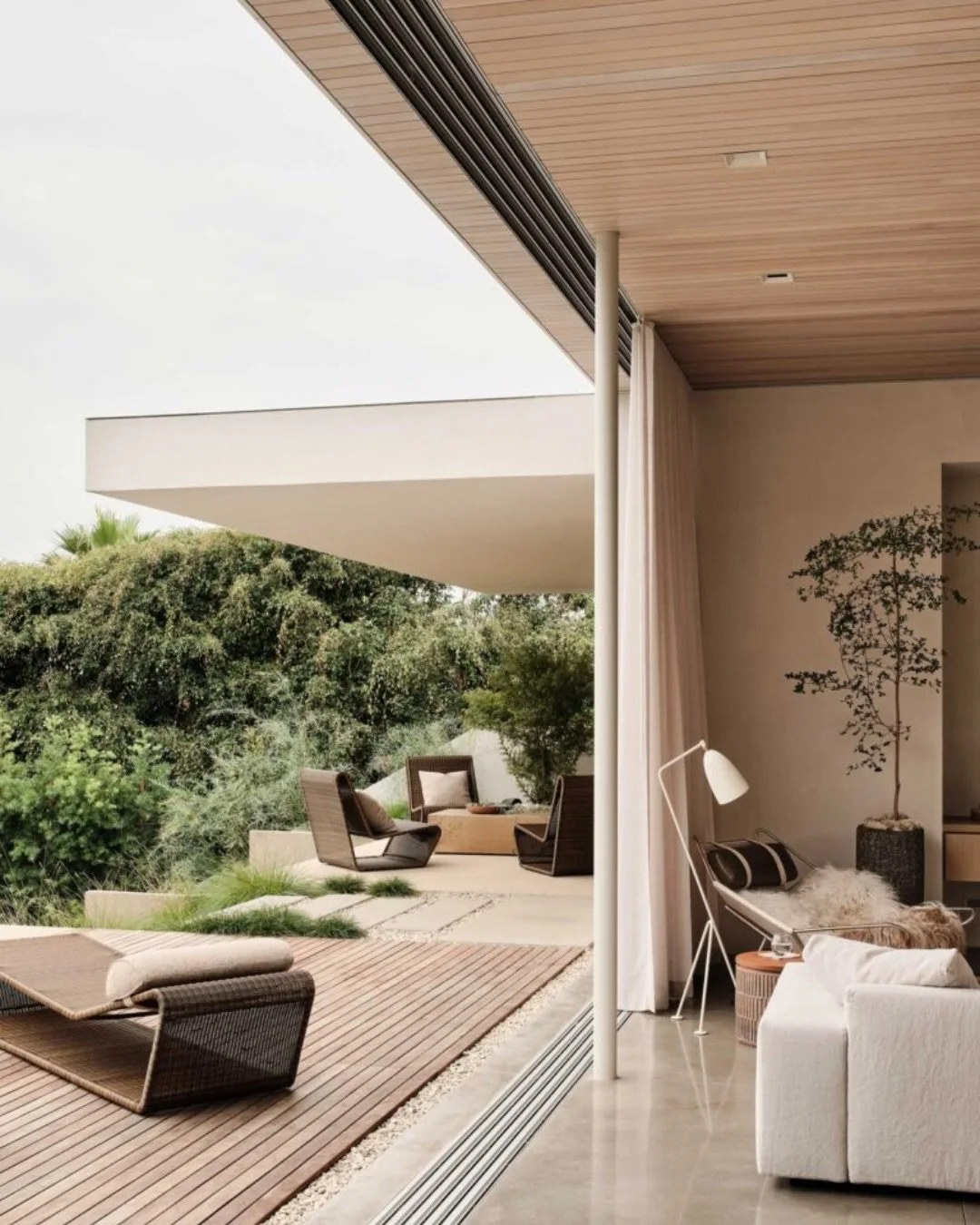 A meaningful moment for Mar Vista. This recent $10M sale speaks to a growing shift among Westside families seeking space, privacy, and thoughtful design, all while staying close to Venice and Santa Monica. It&rsquo;s a neighborhood I&rsquo;ve had the