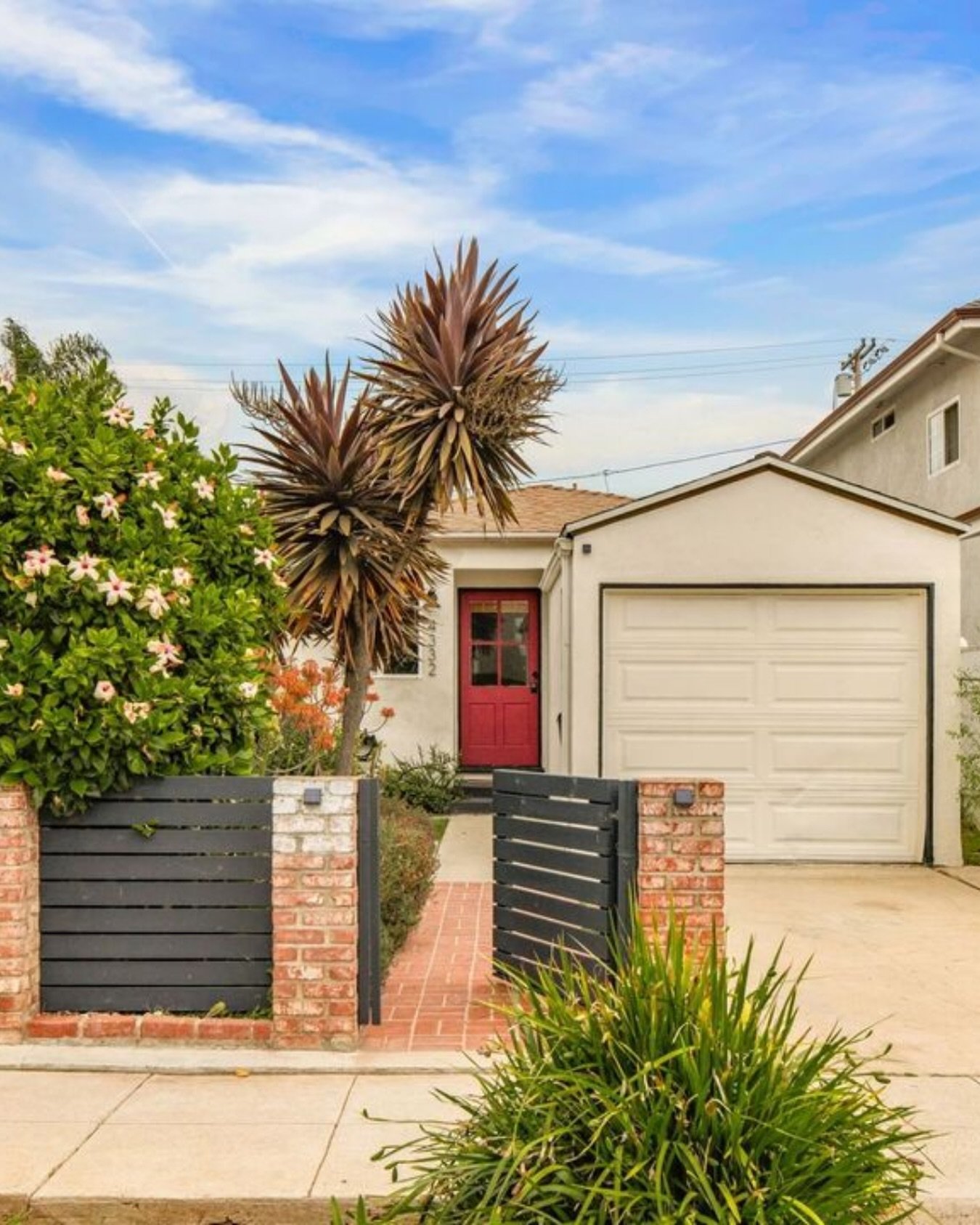 New Chapter Starts Now | Alla Road, Mar Vista

So excited for our new neighbors in Mar Vista! We hope they enjoy everything that makes this neighborhood so loved -  easy trips to the beach, coffee and great company! xx