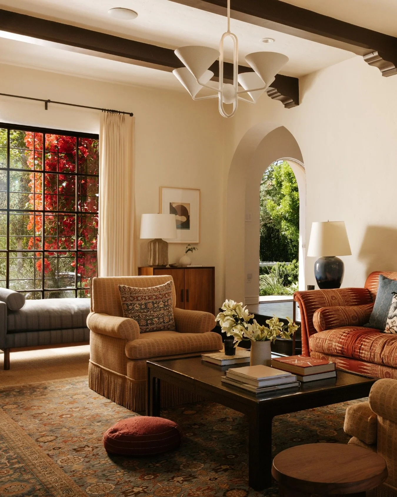 Lately, the conversations have been less about square footage and more about how a home actually lives. Our Hancock Park listing holds that balance with timeless architecture, softened by warmth and livability.