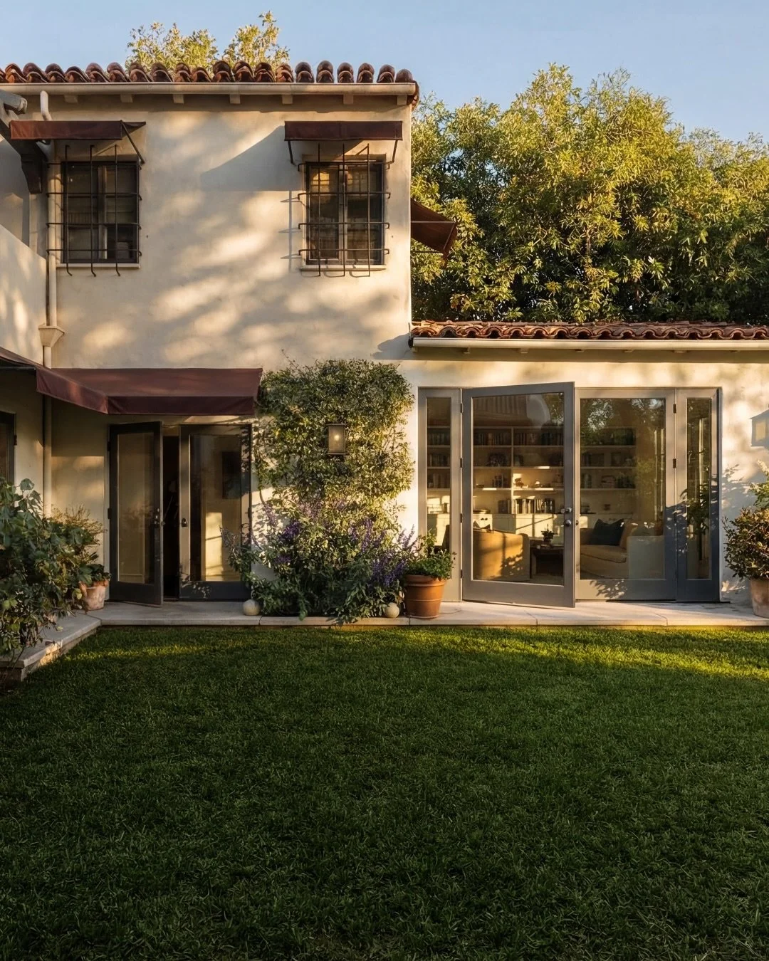 There&rsquo;s something about this time of year where people start thinking differently about where they want to be. On Las Palmas in Hancock Park, that feeling takes shape in a home designed as much for living as it is for gathering. Enjoy your week