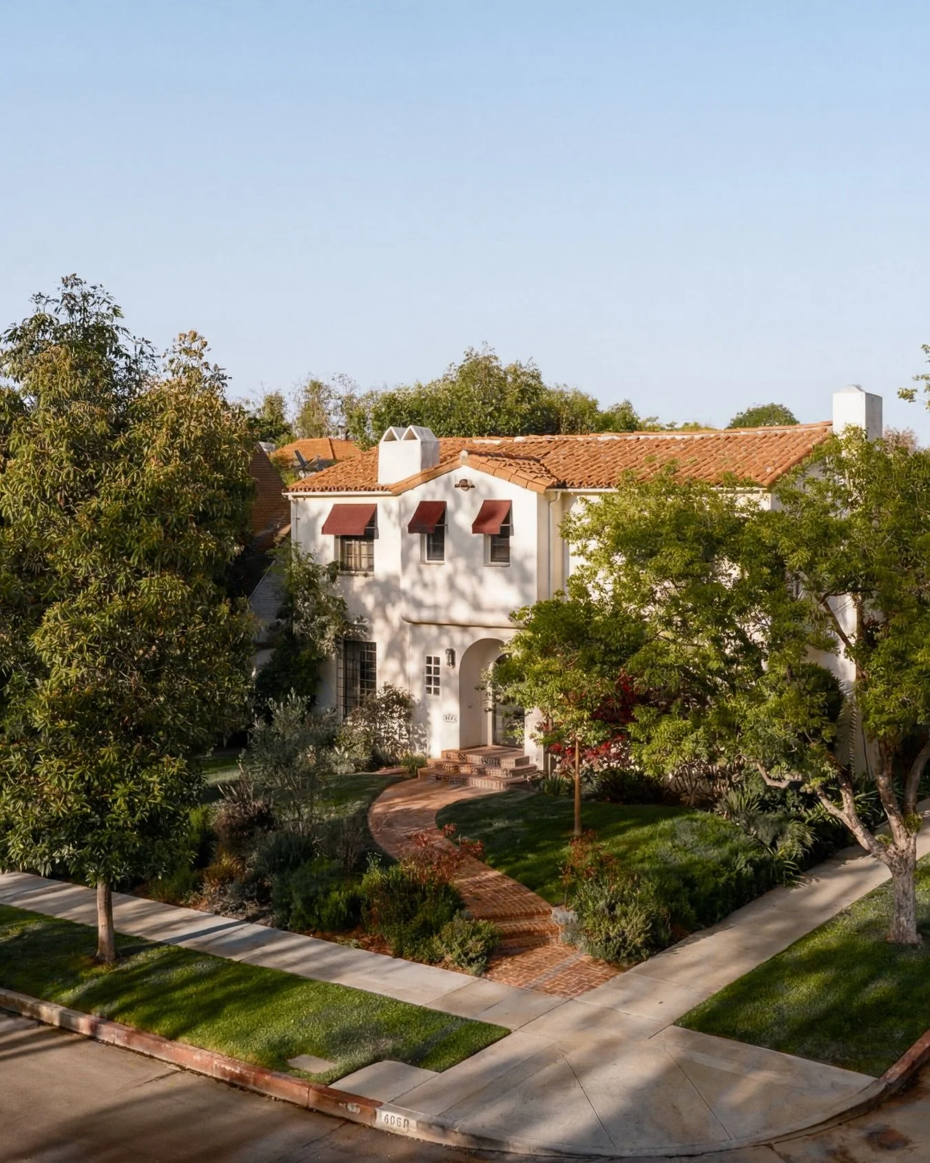 Just Closed | Las Palmas in Hancock Park

This off-market opportunity is set on a corner lot in Hancock Park, this Spanish home has been thoughtfully restored to honor its original character while bringing a sense of ease to everyday living. We are s
