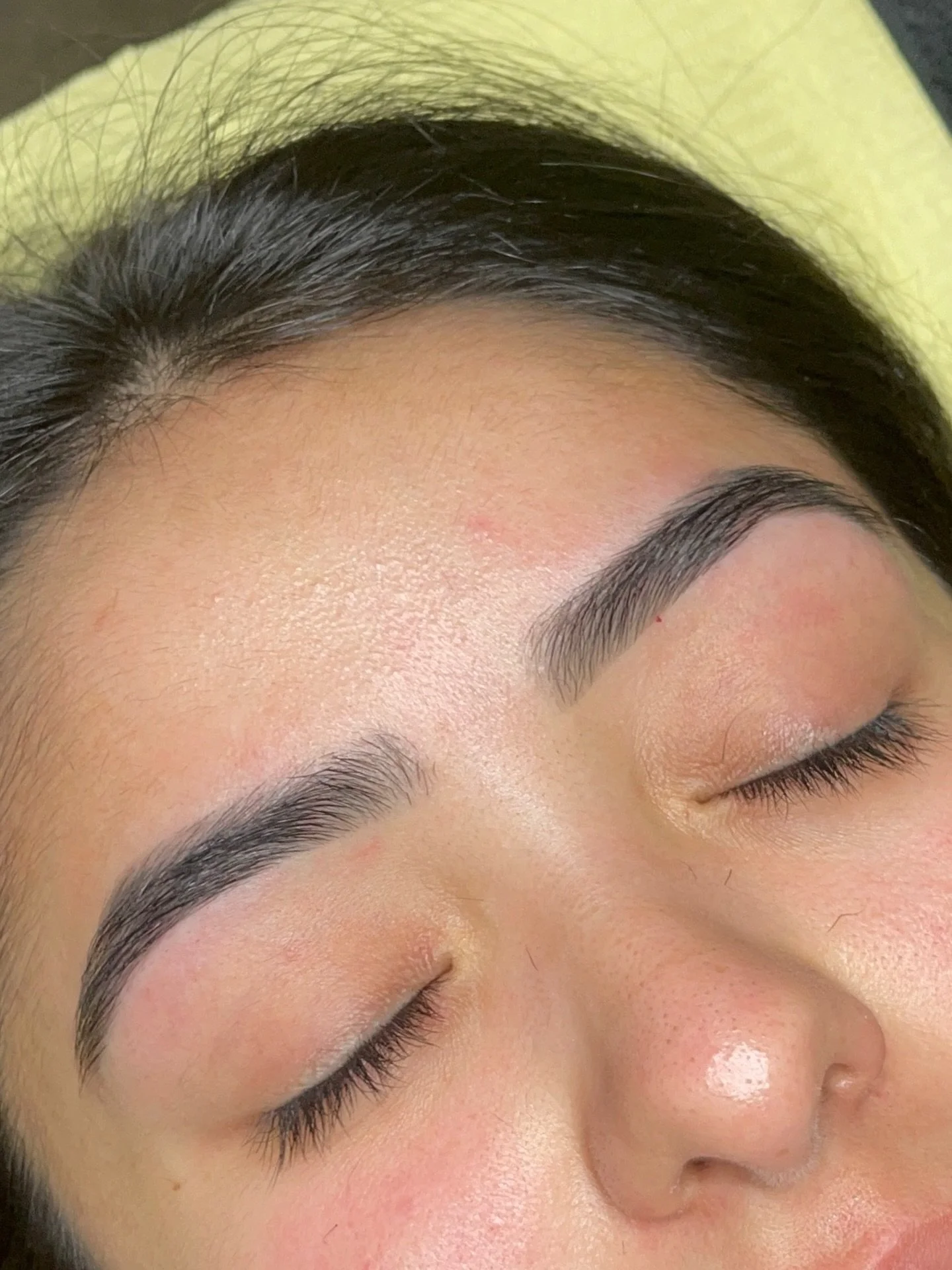 Still slaying brows with threading ✨🧵

This is her immediately post threading with zero makeup or calming products &mdash; I love that threading doesn&rsquo;t irritate the skin😍

Anyone wanna force me to take more photos of my work!? 😅

#chicobrow