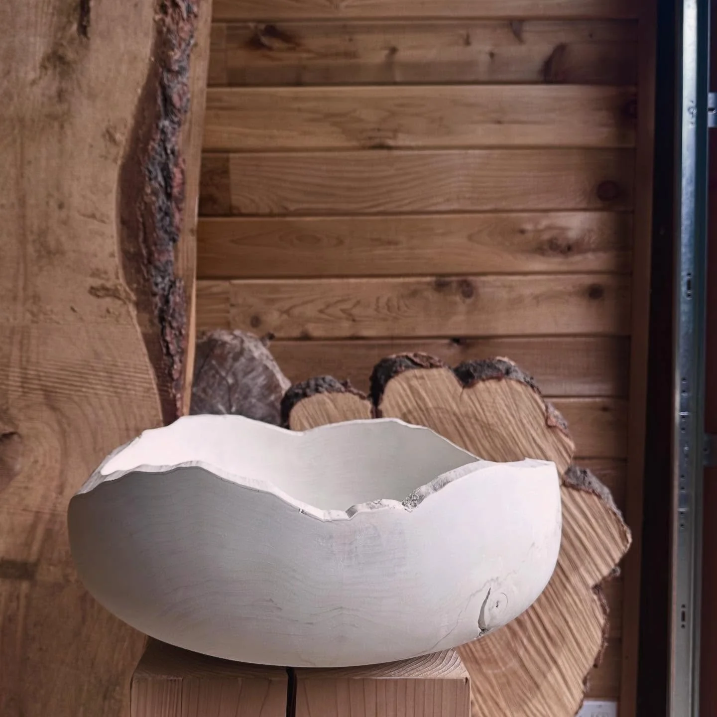 These and many more beautiful bowls, ruffles and sculptural pieces will be at the Holiday Bazaar in Santa Monica this week @timclarkedesign.  See my pinned post for event details.