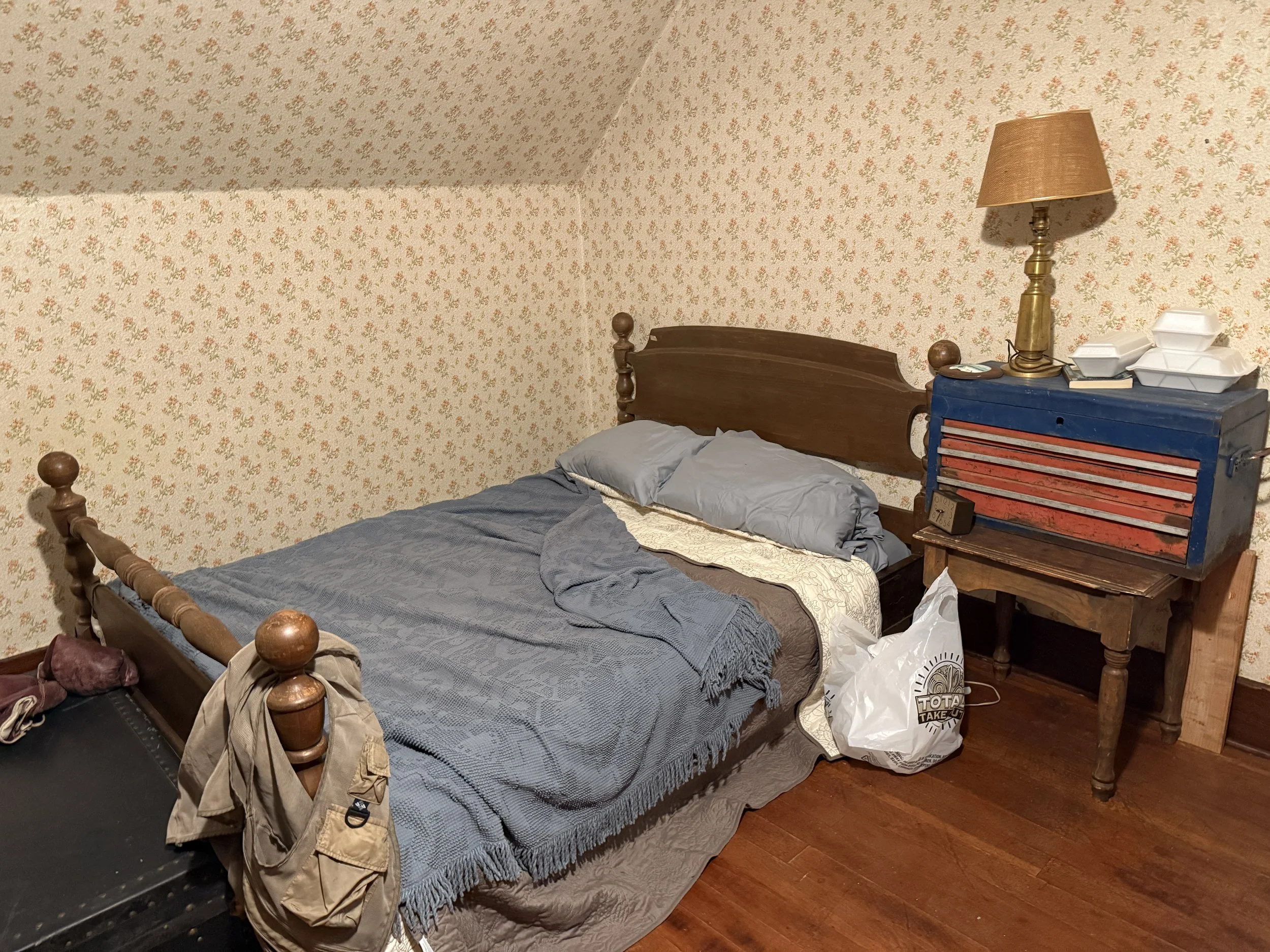  INT CONNELLY HOUSE ADRIEN’S BEDROOM - SET PHOTOS 