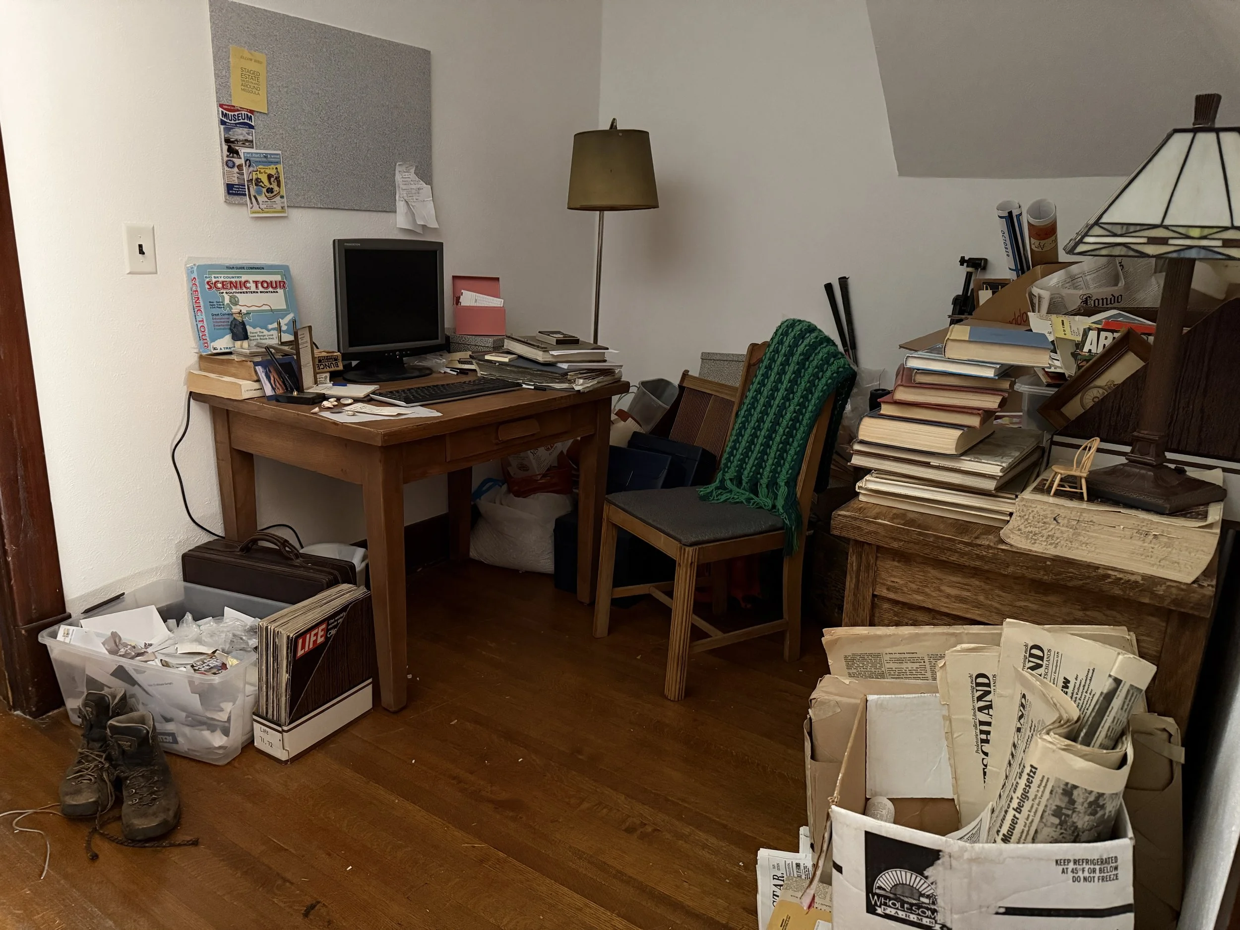  INT CONNELLY HOUSE ADRIEN’S STUDY - SET PHOTOS 