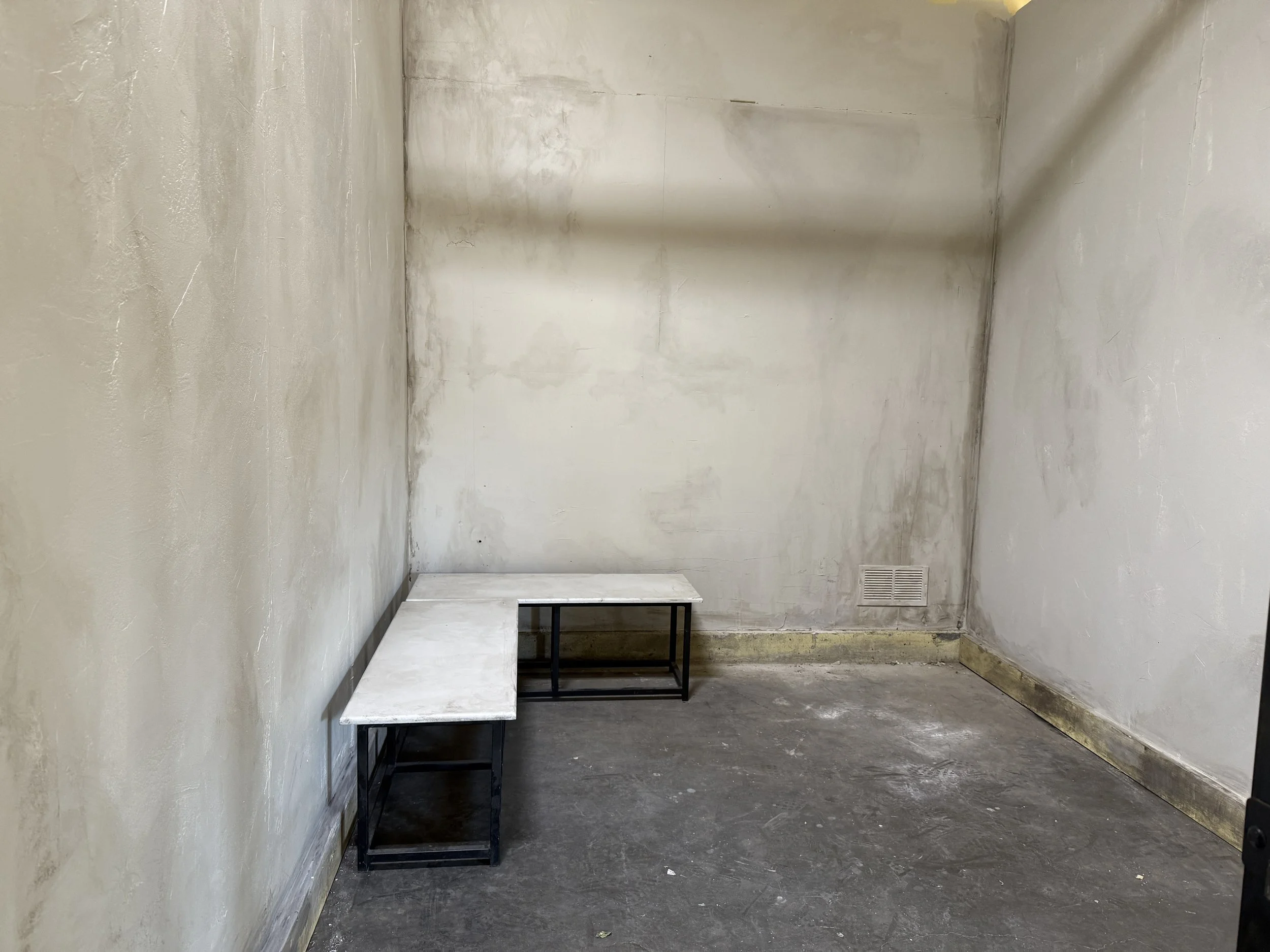  INT HOLDING CELL - SET PHOTOS 