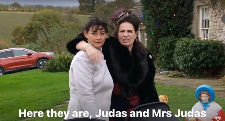 Here they are, Judas and Mrs Judas 

#emmerdale 

[ID Faith and Moira are stood next to each other outside the vets. Faith has her arm around Moira&rsquo;s shoulder and she looks angry.]
