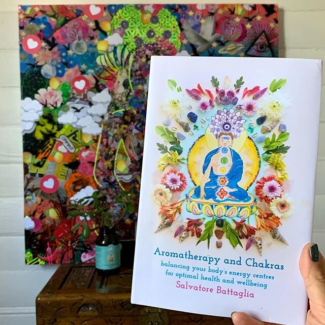 It&rsquo;s here! The new book &lsquo;Aromatherapy and Chakras&rsquo;: Balancing your body&rsquo;s energy centres for optimal health and wellbeing.
.
Thank you so so much @salbattagliaaroma and @perfectpotion for the book and the oils and the incredib