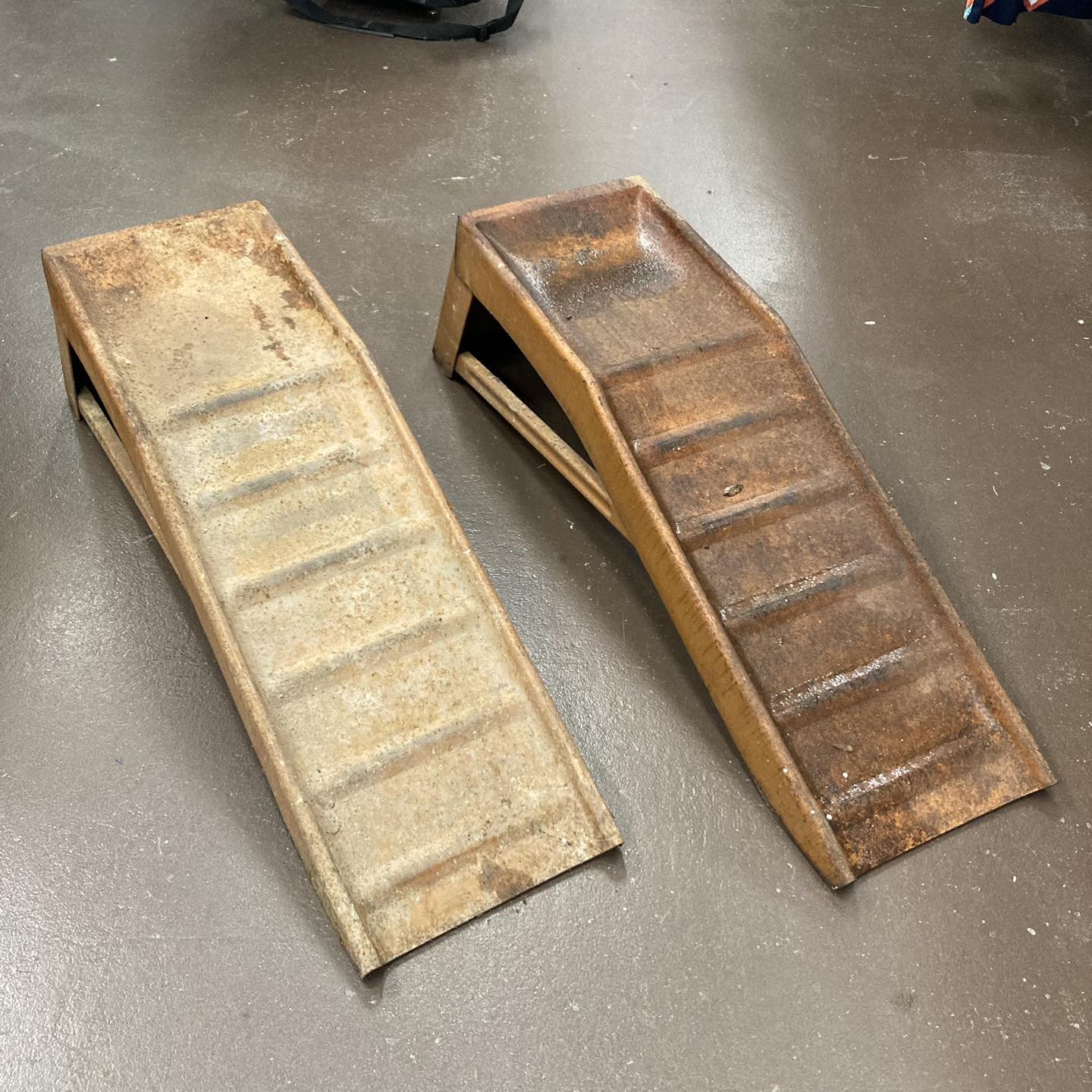 Pair of vehicle Maintenance Ramps

$25

🌲

#secondhand #thrift #thriftshopfinds #thriftshop #thriftstore #shoplocal #niagarafalls #ShopSmall