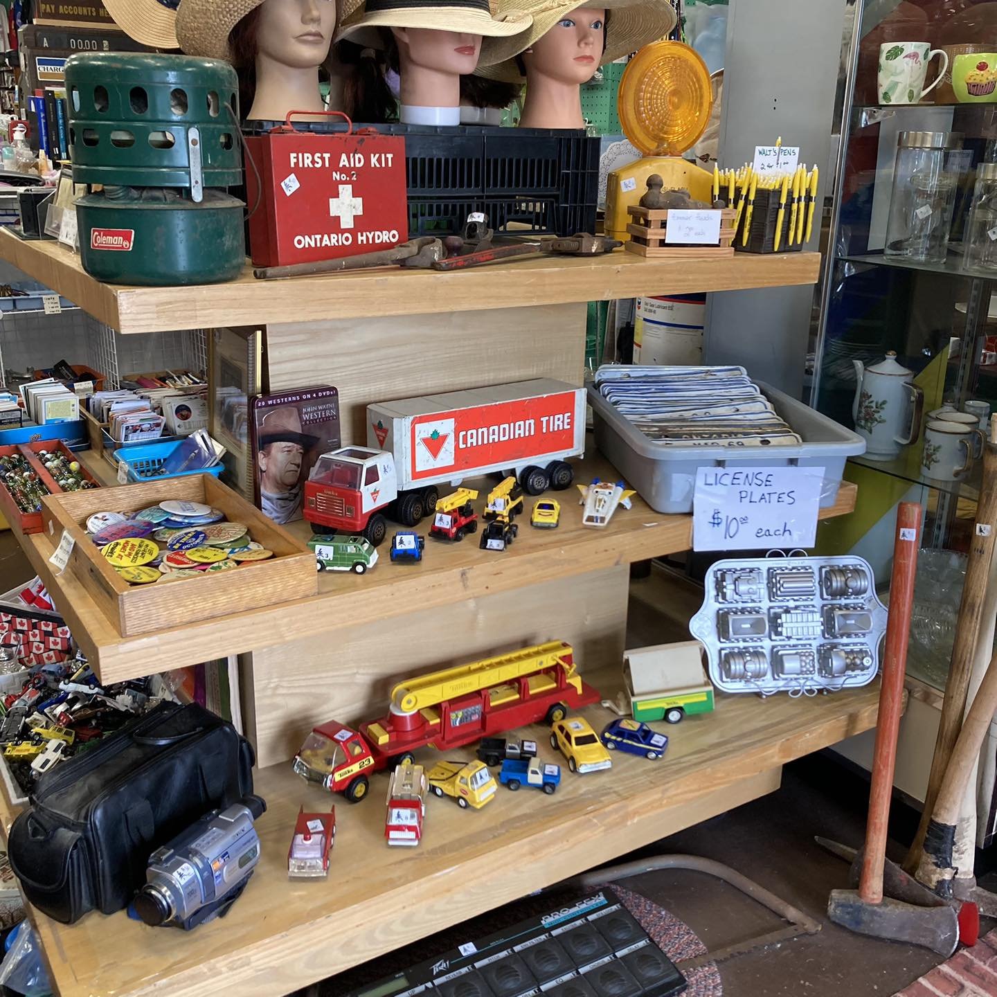 Nice collection of vintage things in to the shop recently&hellip;most recent is a decent amount of 70&rsquo;s and 80&rsquo;s Tonka Trucks. 

Most are in well played with condition and are priced to reflect this 

🌲

#secondhand #thrift #thriftshopfi