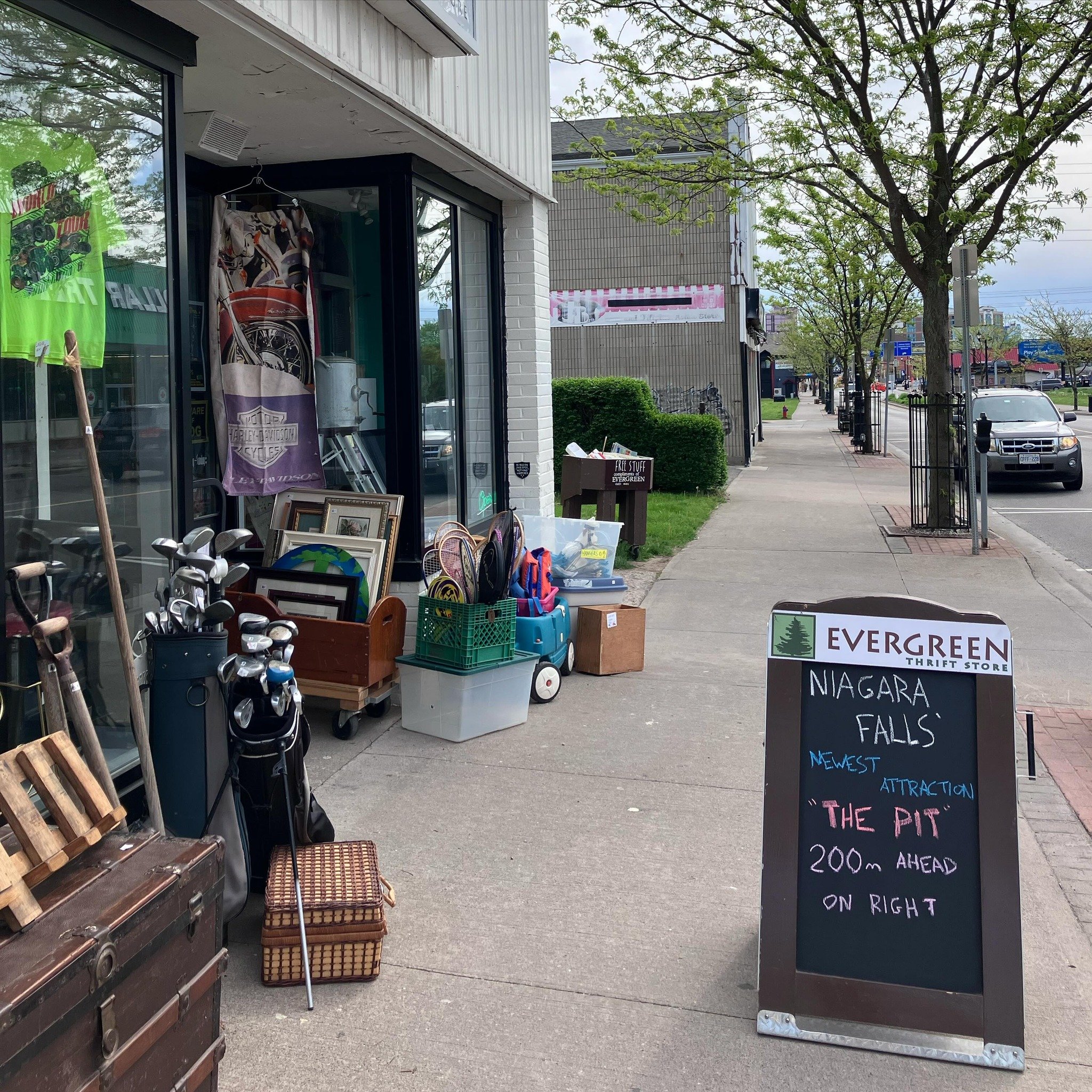 Visit our area of the city and get the chance to go thrift shopping and stare at a 40 foot deep hole in the ground.

What more could you want?

We&rsquo;re here until 6 pm today

🌲

#thriftstore #secondhand #shoplocal #niagarafalls