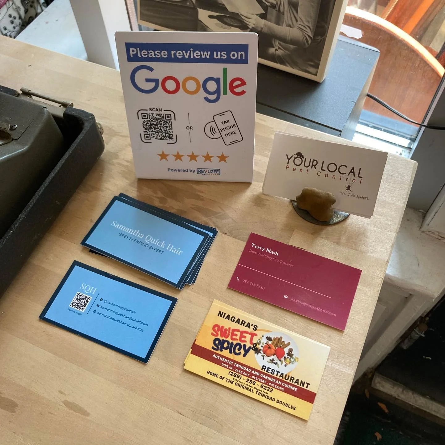Feel free to leave your business card here next to our typewriter next time you are in the shop!

🌲

#secondhand #thrift #thriftshopfinds #thriftshop #thriftstore #shoplocal #niagarafalls #ShopSmall