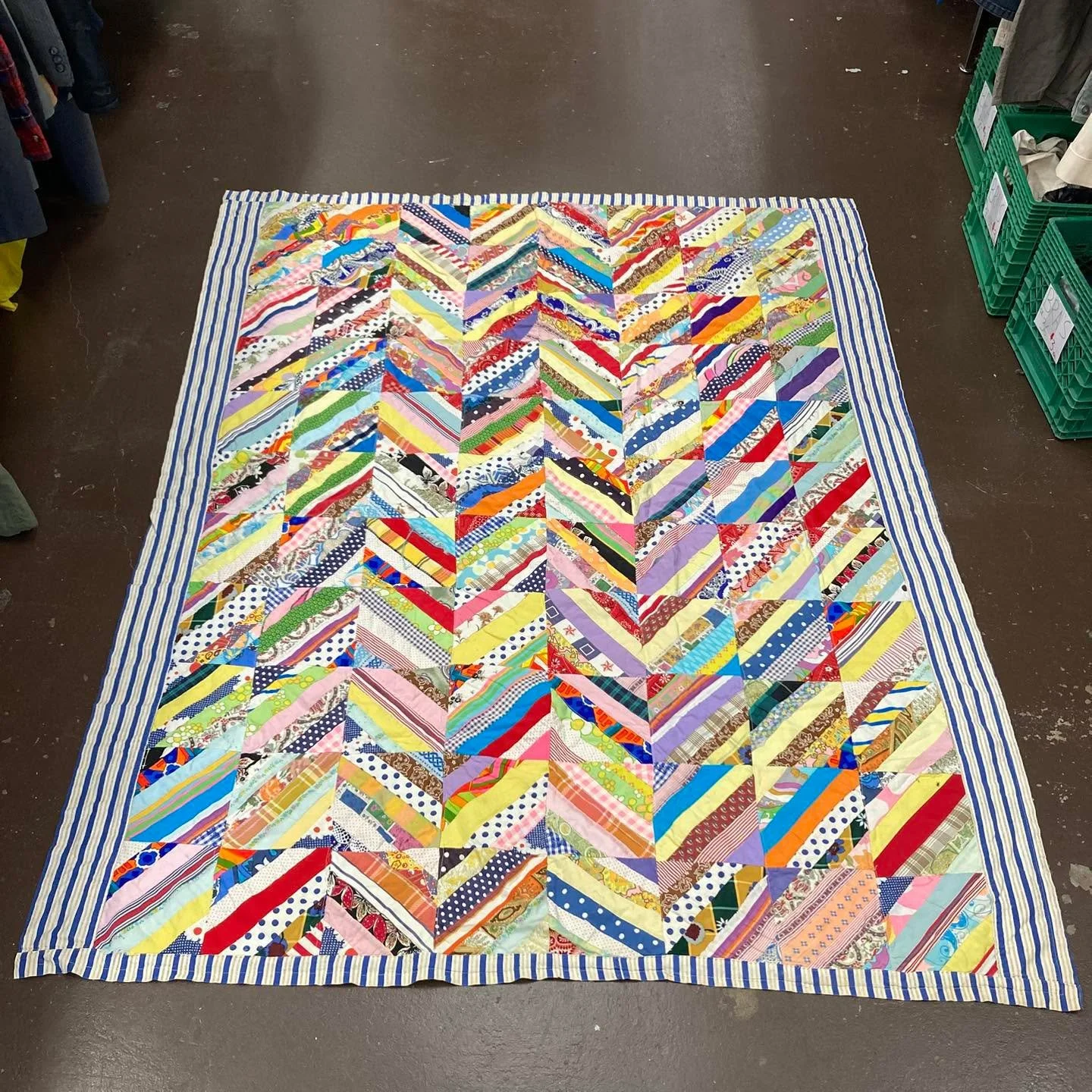 A beauty. Someone spent a lot of time making this.

A thinner feel rather than a thick blanket 

$40

🌲

#secondhand #thrift #thriftshopfinds #thriftshop #thriftstore #shoplocal #niagarafalls #ShopSmall