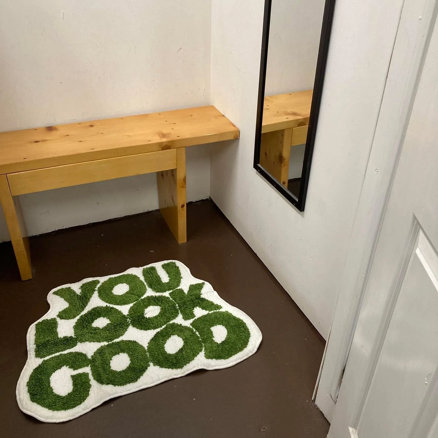 New fitting room carpet ✅

🌲

#secondhand #thrift #thriftshopfinds #thriftshop #thriftstore #shoplocal #niagarafalls #ShopSmall