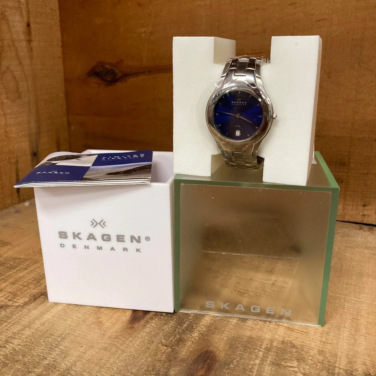 Skagen 202LSXN Blue Face Datejust

Brand New with Box &amp; Tags &amp; Protective Plastic 

New Battery Installed

$50

🌲

#secondhand #thrift #thriftshopfinds #thriftshop #thriftstore #shoplocal #niagarafalls #ShopSmall