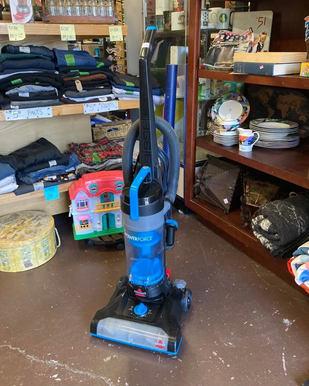 Bissell PowerForce Vacuum 

Tested - Works Great

$25

🌲

#secondhand #thrift #thriftshopfinds #thriftshop #ShopSmall #niagarafalls #shoplocal #thriftstore