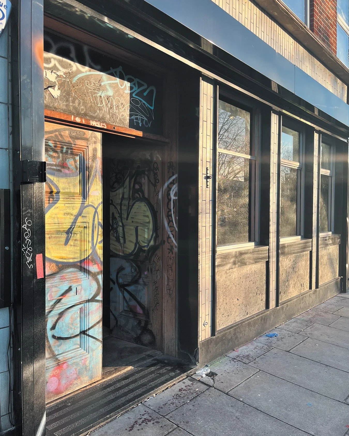 Friends and family in London, @tomskinnermusic and the 𝙑𝙤𝙞𝙘𝙚𝙨 𝙤𝙛 𝘽𝙞𝙨𝙝𝙖𝙧𝙖 ensemble ( featuring @chelsea__carmichael , @robertstillman_ , @electrobeard , and @kareemdayes ) will return to @mu.ldn for a 𝙑𝙤𝙞𝙘𝙚𝙨 𝙤𝙛 𝘽𝙞𝙨𝙝𝙖𝙧𝙖 𝙇