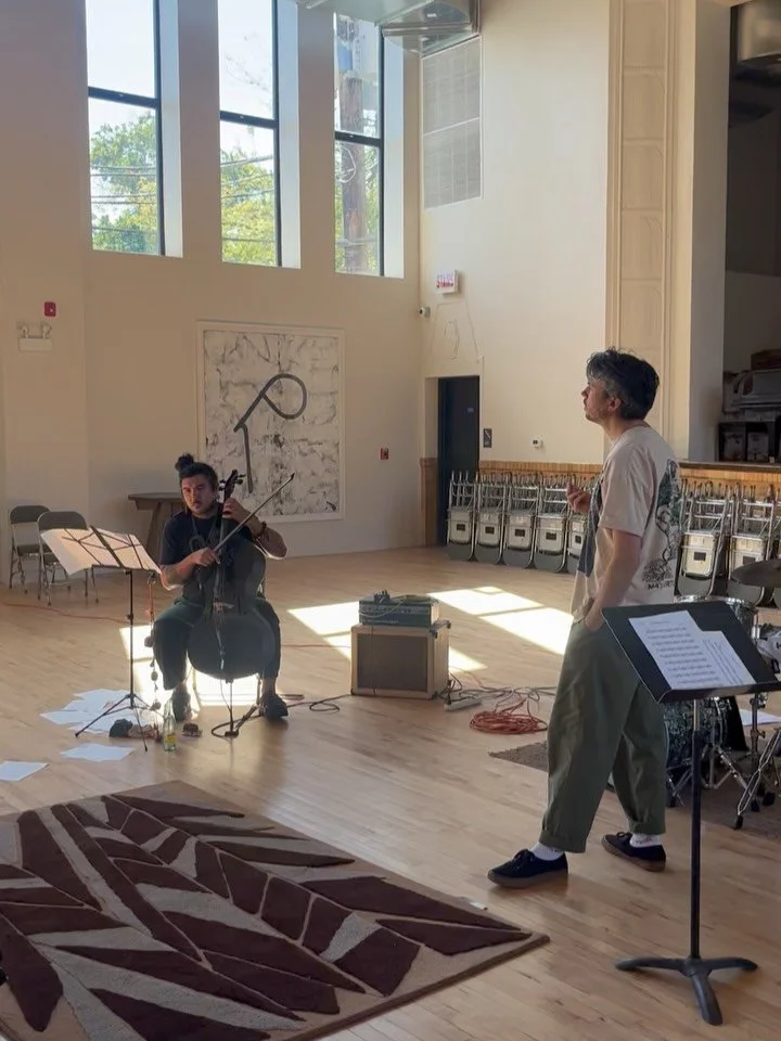 @tomskinnermusic rehearsing with his Chicago ensemble at @rebuild_foundation The Land School yesterday. Tonight at @thaliahallchicago , the group (Skinner - drums, @naturalinformationsociety - bass, @ishmaelalimusic - cello, @sugifoto - woodwinds, an