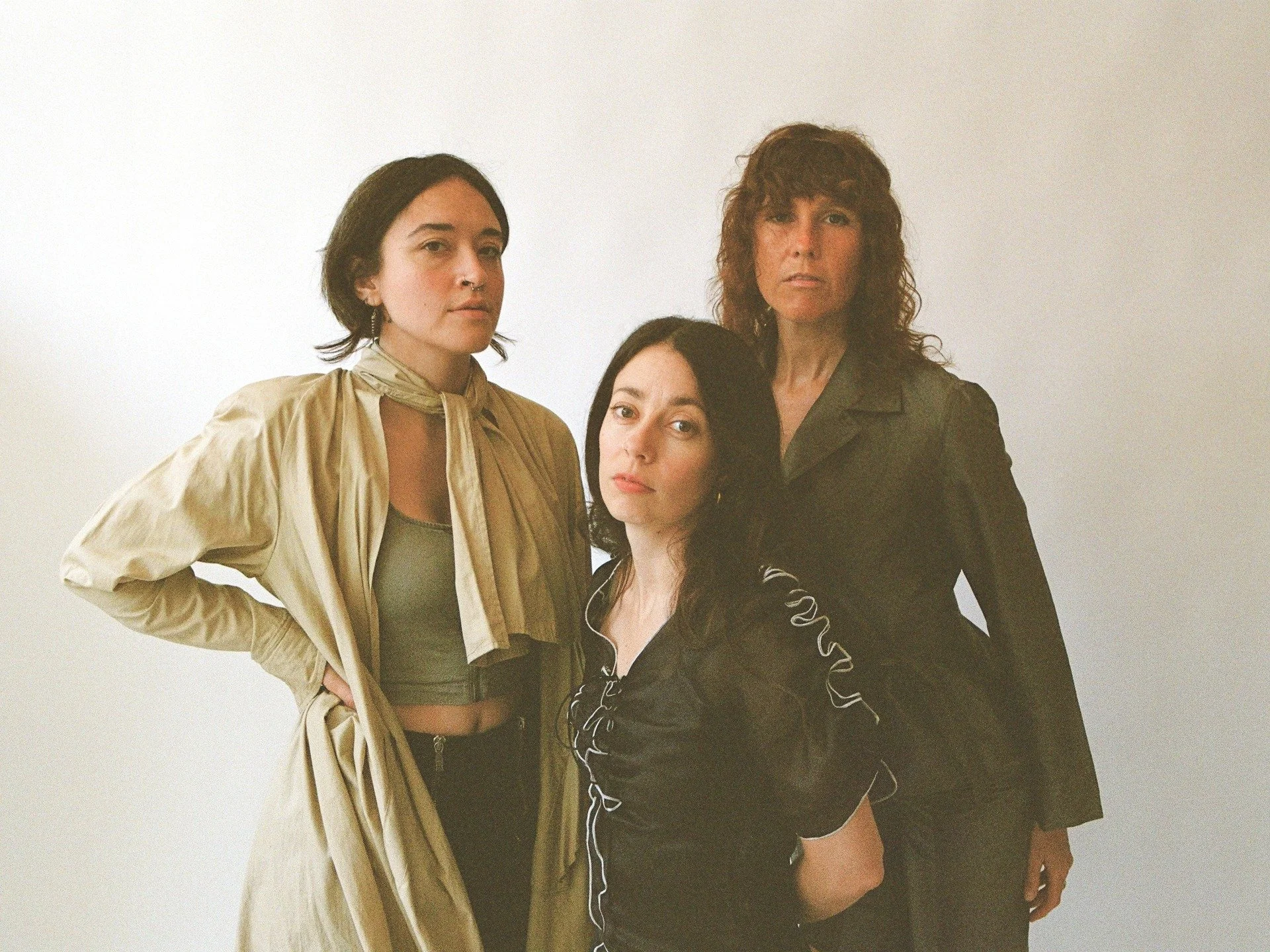 Today the trio of @matchesse , @liairenekohl , and @maciestewart share "𝗹𝗮𝘂𝗻𝗱𝗿𝘆 | 𝗯𝗹𝗼𝗼𝗱," a new single from their upcoming debut album 𝐁𝐎𝐃𝐘 𝐒𝐎𝐔𝐍𝐃, out on LP/CD/DD 𝗠𝗮𝗿𝗰𝗵 𝟮𝟬𝘁𝗵, 𝟮𝟬𝟮𝟲.

&ldquo;laundry | blood&r