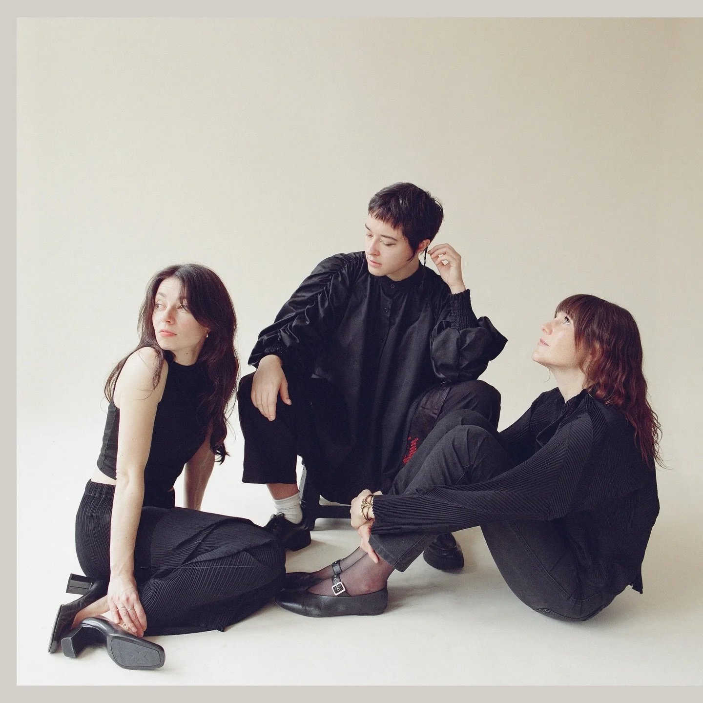 @matchesse , @liairenekohl , and @maciestewart &rsquo;s 𝐁𝐎𝐃𝐘 𝐒𝐎𝐔𝐍𝐃 is 𝗢𝗨𝗧 𝗡𝗢𝗪 in full on all music platforms. Buy, stream, listen, love anywhere you can.

(( Photo: @leahwendzinski ))