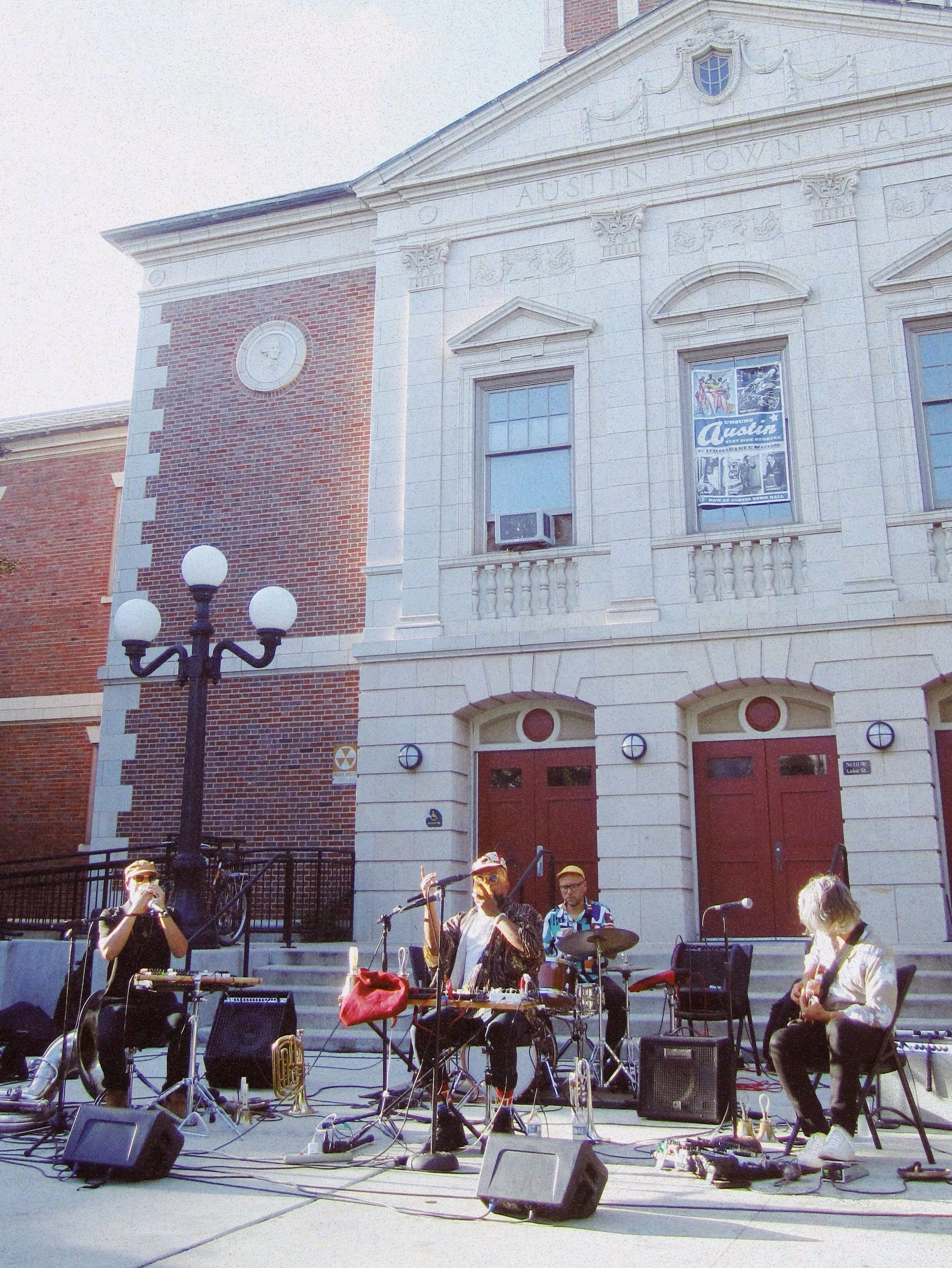 BERLIN DE TOMORROW
folklorist BEN LAMAR GAY and his quartet (photographed here by @hippohq in Chicago last summer) with Tommaso Moretti, @matthewadavismusic , and Edinho Gerber share a triple bill with a trio+1 set from @mauriciofleury_ (with Trigo S