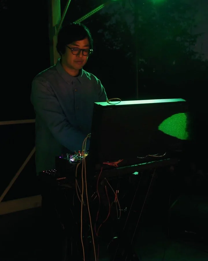 Kicking off this Thursday 10/29 at Public Records in Brooklyn, 𝗝𝗲𝗿𝗲𝗺𝗶𝗮𝗵 𝗖𝗵𝗶𝘂 performs the music of 𝐄𝐝𝐠𝐞 𝐂𝐨𝐧𝐝𝐢𝐭𝐢𝐨𝐧𝐬 live at 7 shows across the US this fall. Watch a video of Chiu doing album standout track &ldquo;𝗡𝗼𝗻-𝗻𝗮?