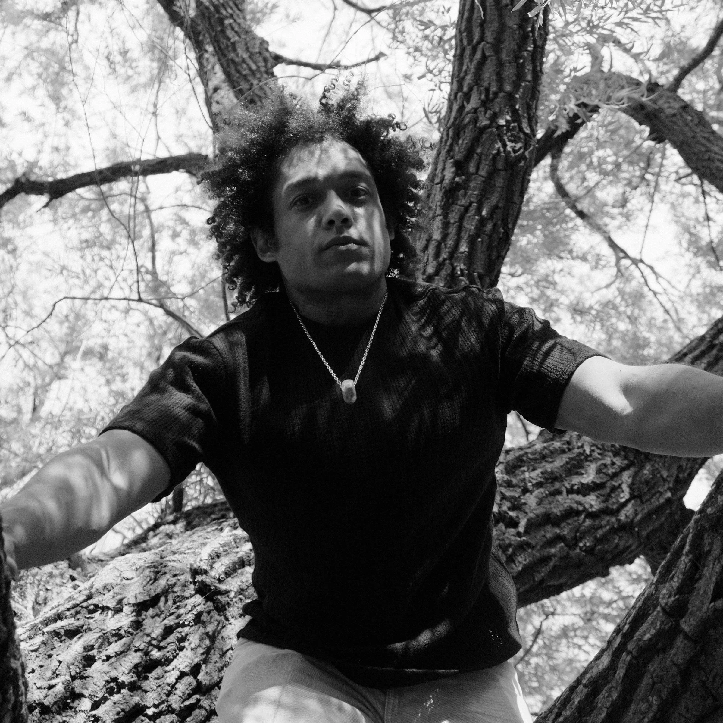 Today 𝗠𝗮𝗸𝗮𝘆𝗮 𝗠𝗰𝗖𝗿𝗮𝘃𝗲𝗻 @makayamccraven marks the one year anniversary of 𝐎𝐟𝐟 𝐭𝐡𝐞 𝐑𝐞𝐜𝐨𝐫𝐝 with a new digital release of the album featuring a new bonus track. The new track &ndash; &ldquo;𝗕𝗿𝗶𝗴𝗵𝘁 𝗟𝗶𝗴𝗵𝘁𝘀&rdquo; (featu