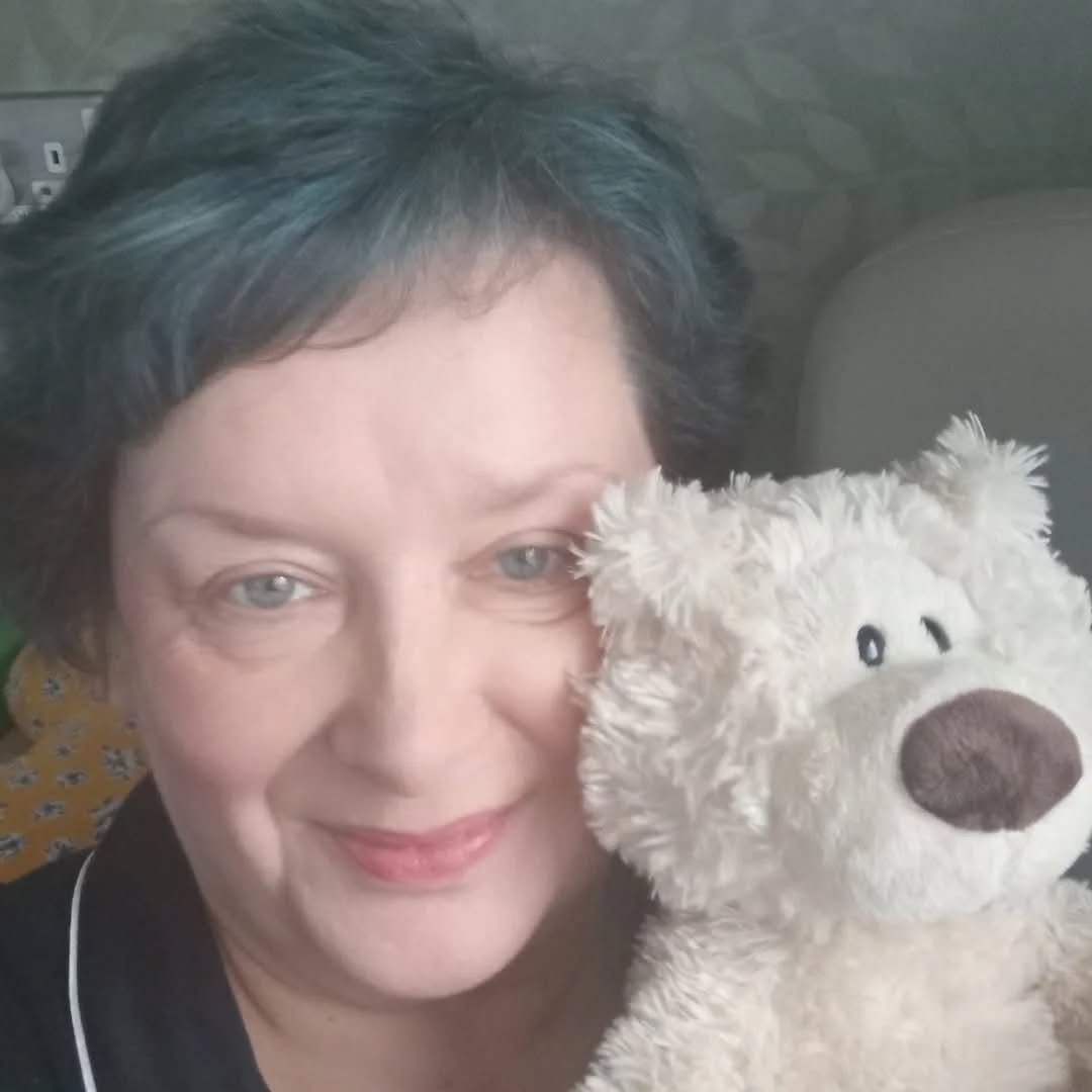 This time last year I had just had my second surgery.
So grateful for all the care, love and support especially from my rock , @mercurial_moth  and the lovely Caline ( my cuddle teddy) given to me by @thisistrishcampbell 

So grateful 😍

#breastcanc