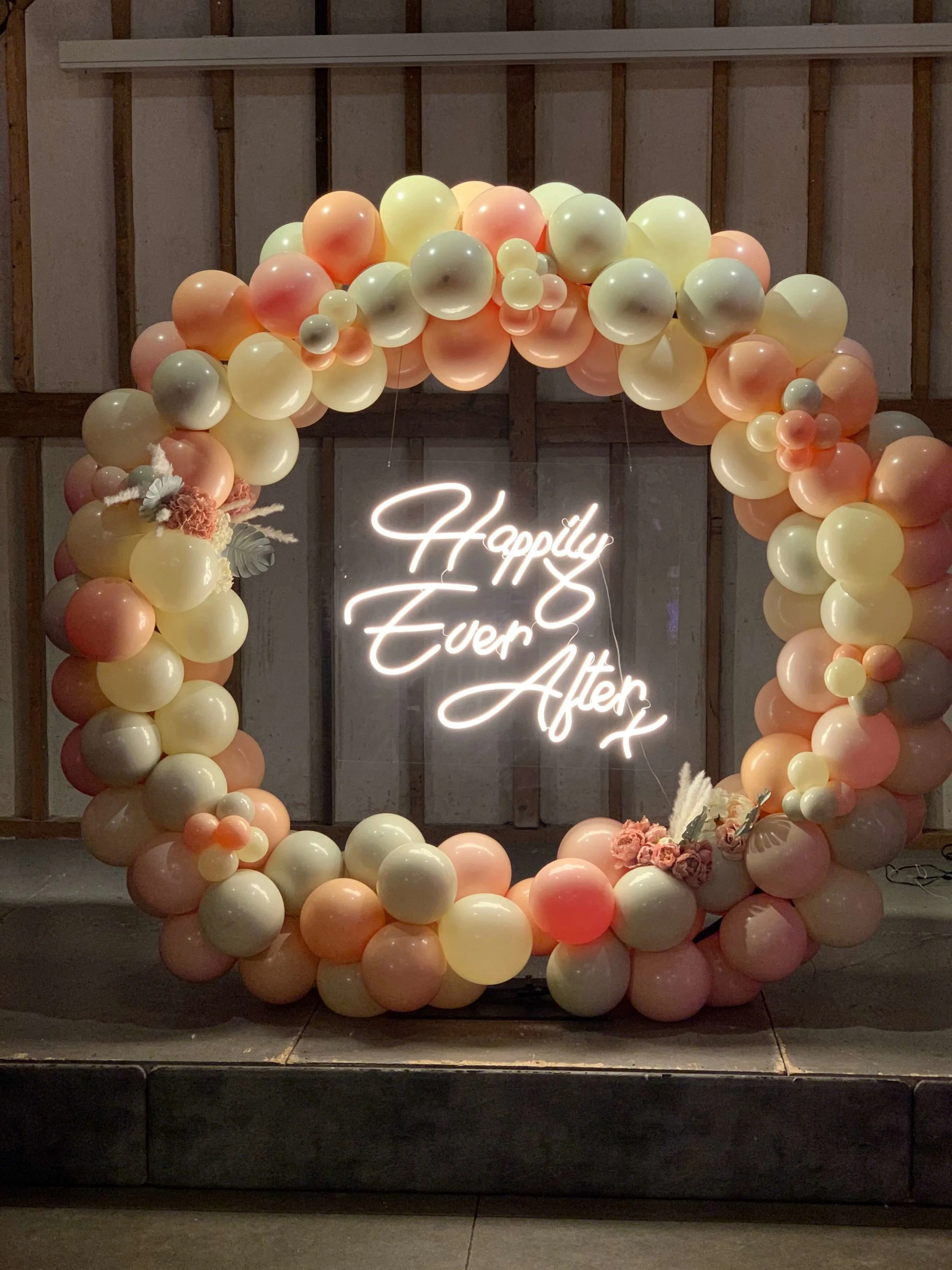 balloon moongate neon wedding event 