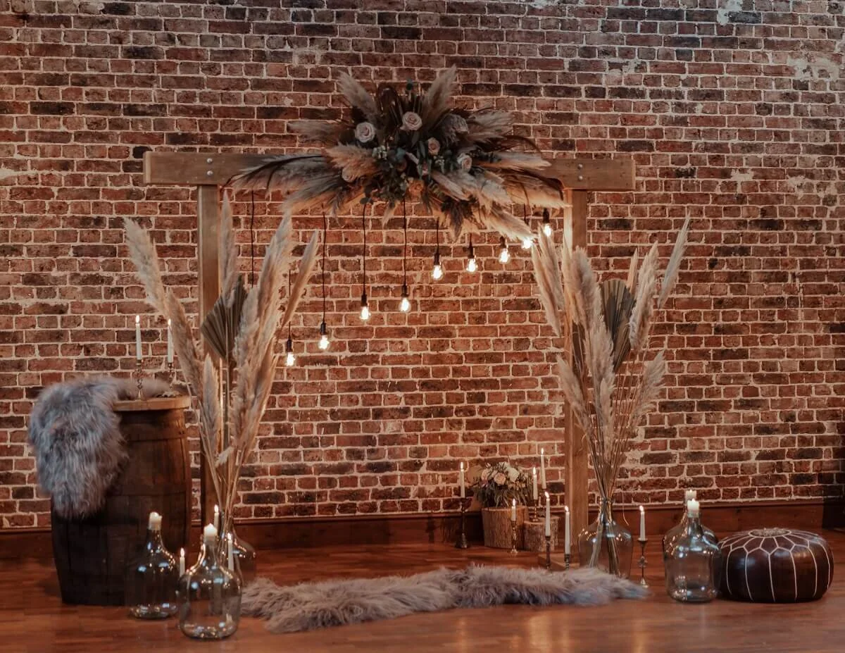 BACKDROPS, ARCHES & FEATURE/FLOWER WALLS