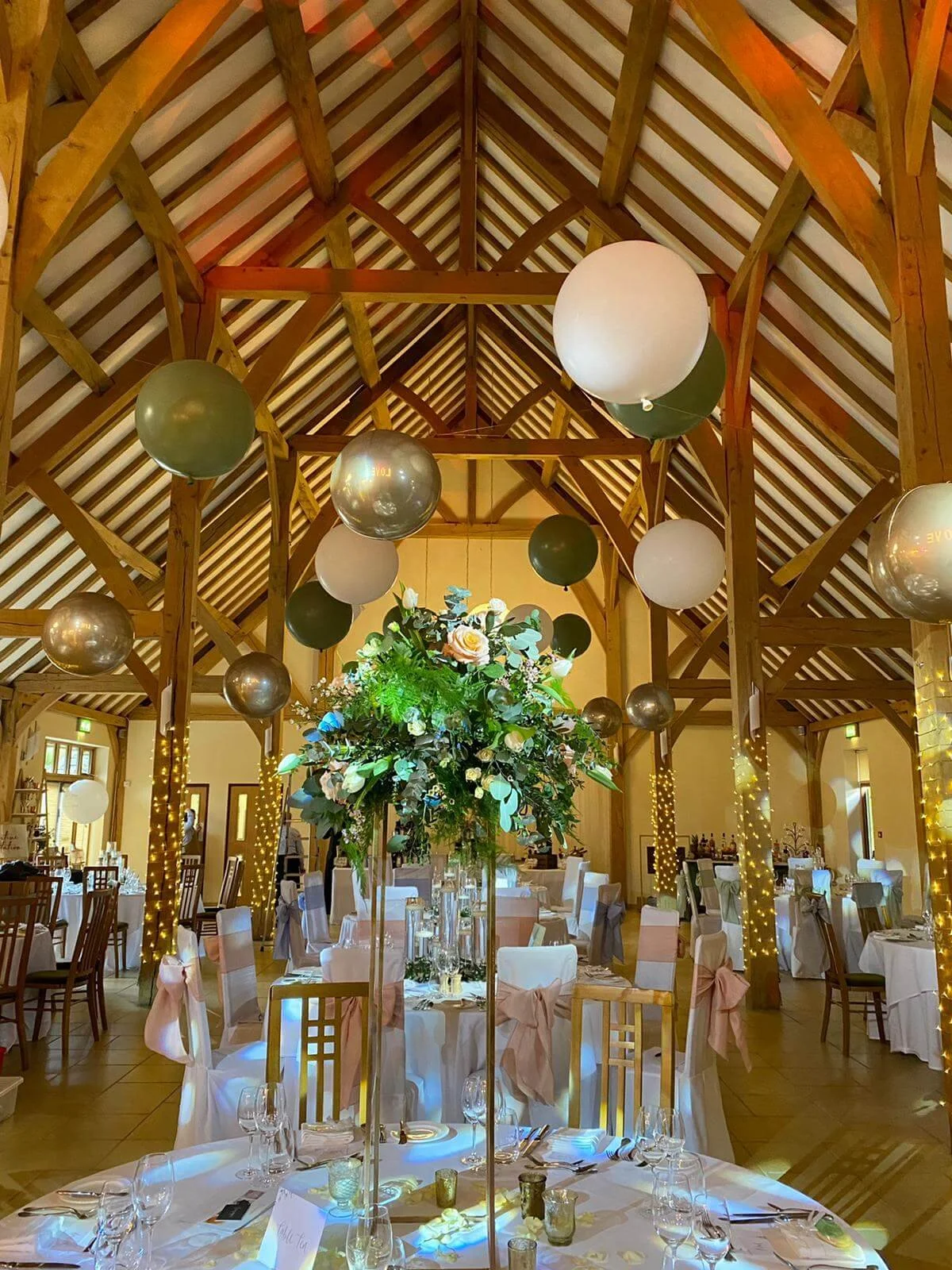 rivervalebarn_reception_ceiling_balloon.jpg