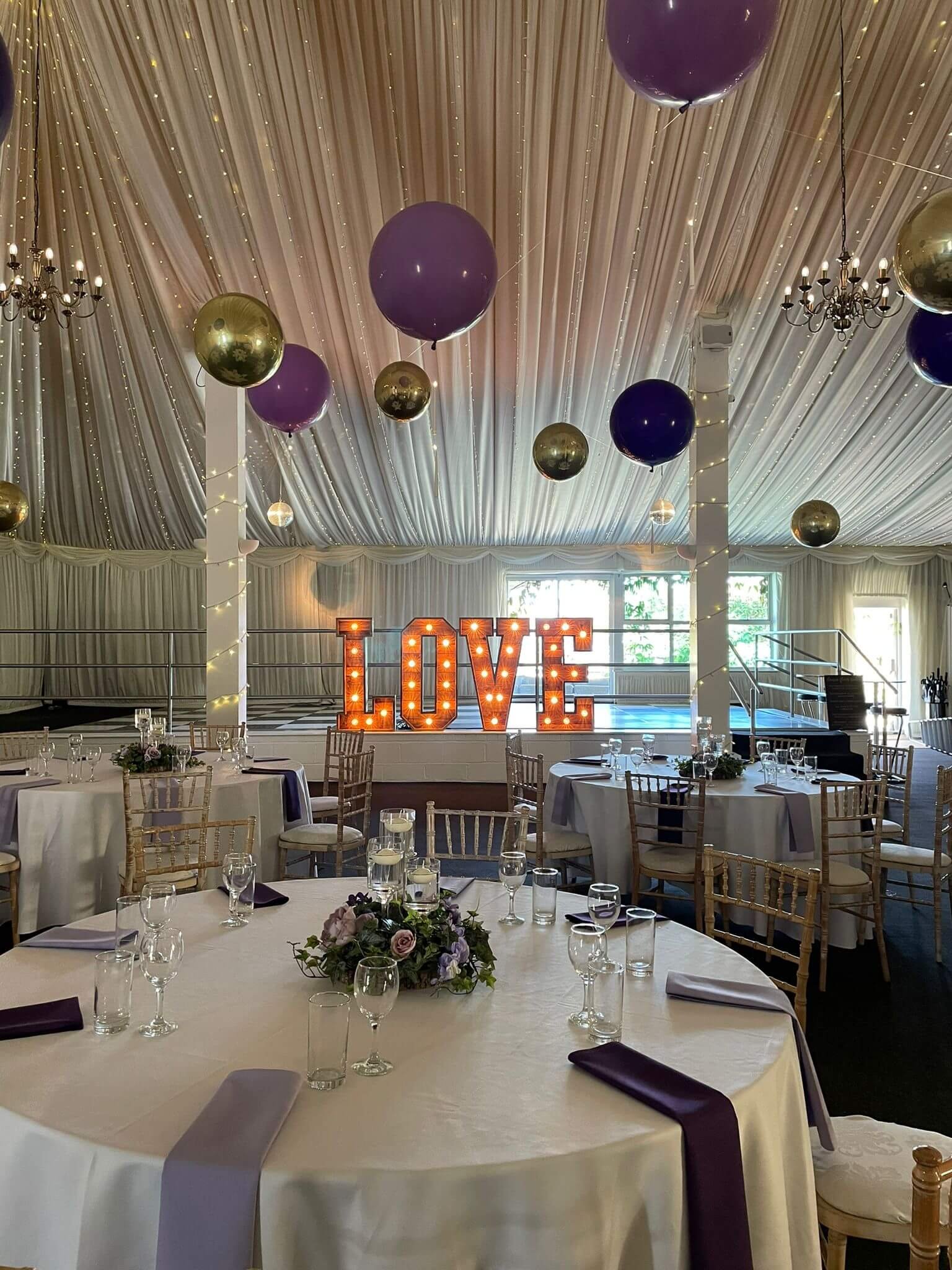 Selden_barns_wedding_ceiling_Balloons.jpg