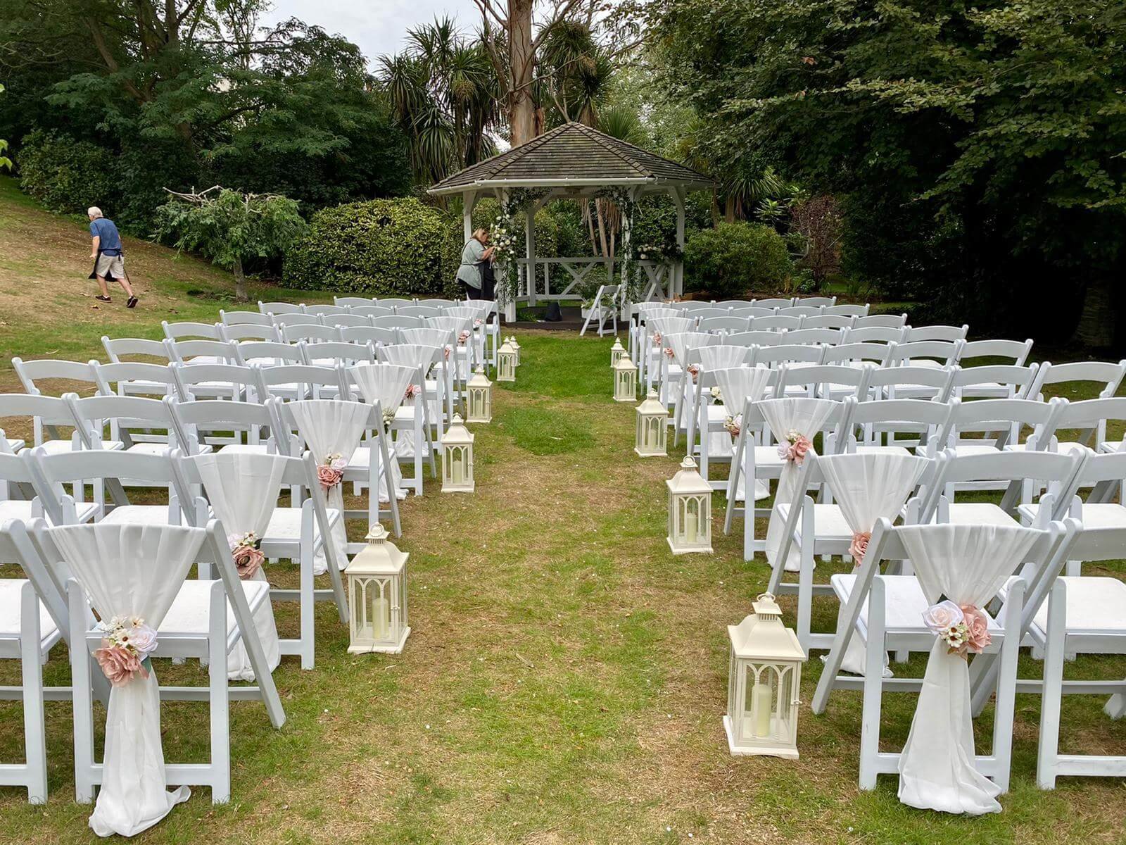 Pelham_house_wedding_decor_ceremony_outdoor.jpg
