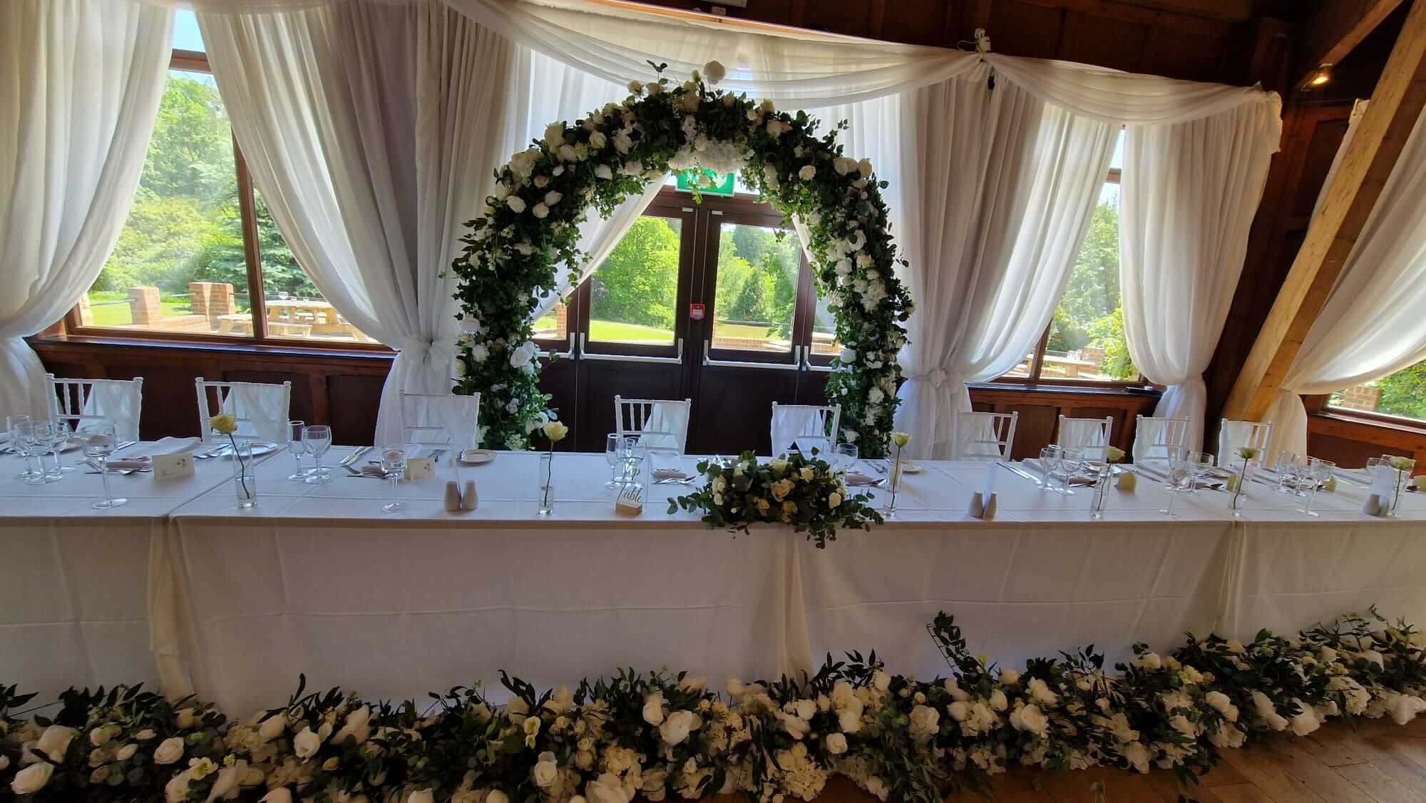 ravenswood_top_table_fauxflorals_arch.jpg