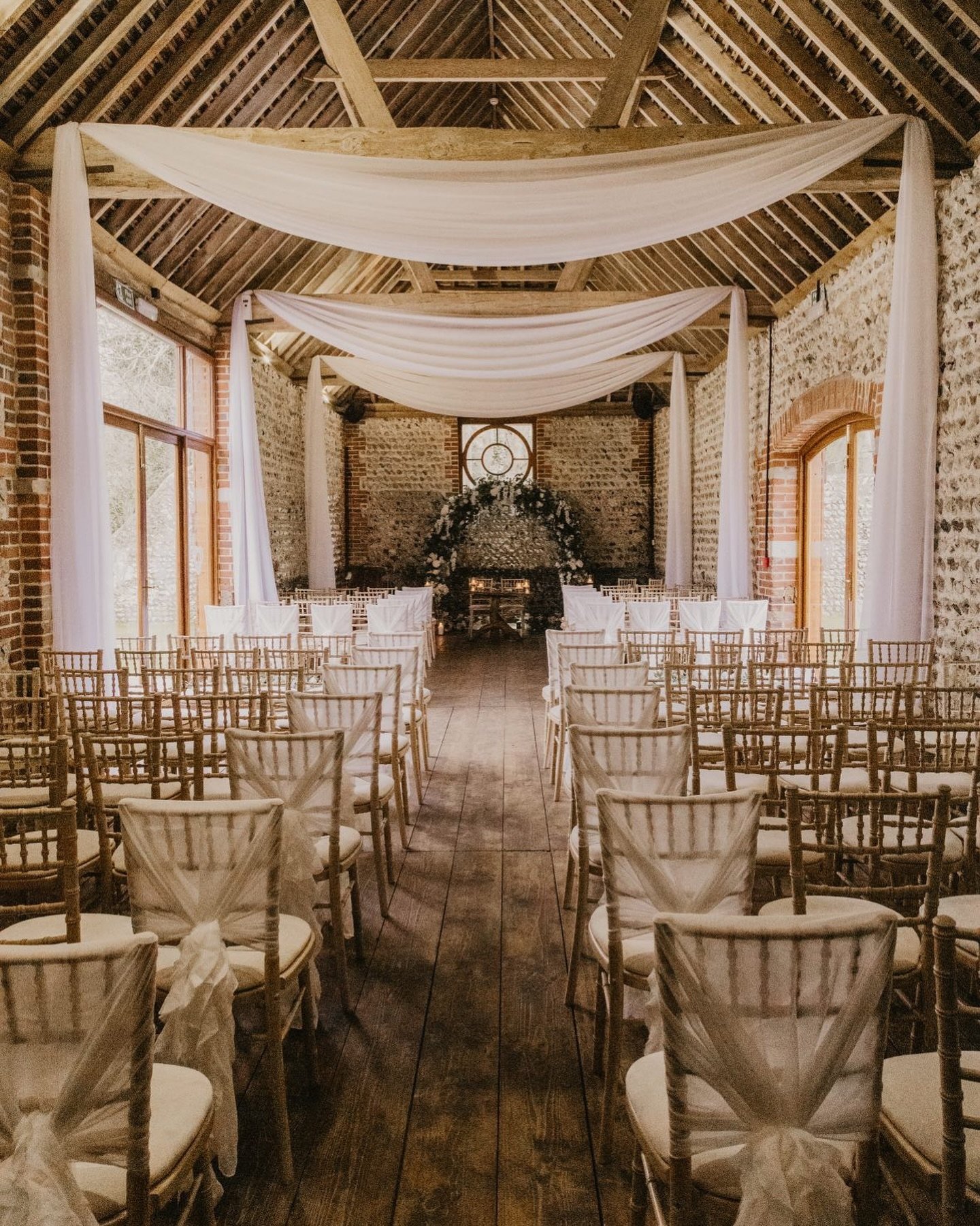 We just had to share this gorgeous image sent to us from our lovely clients who had their wedding @cissbury_ back in March. 

The stunning ceremony room styled by our team 🤍🌿

Photography by @peggypollockphotography 📷

.
.
.
.
.
.
.
.
#weddingdeco