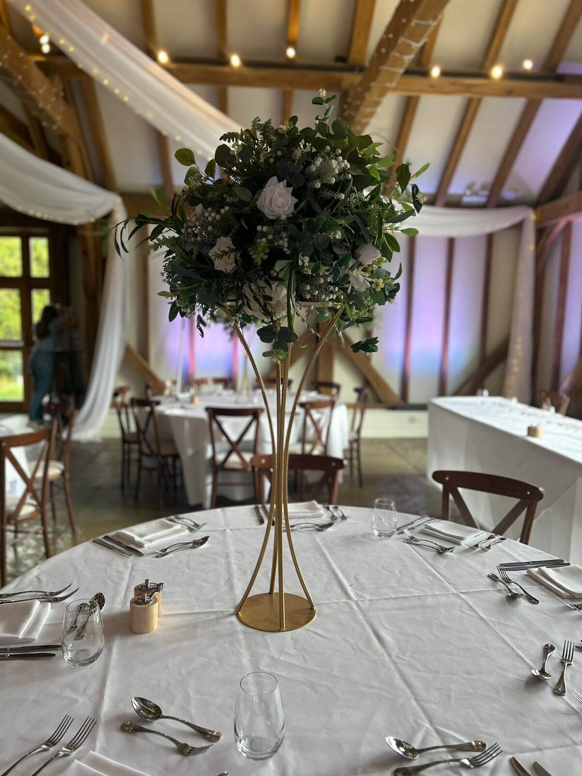 Brookfieldbarn_hightwistfloral_centrepiece.jpg