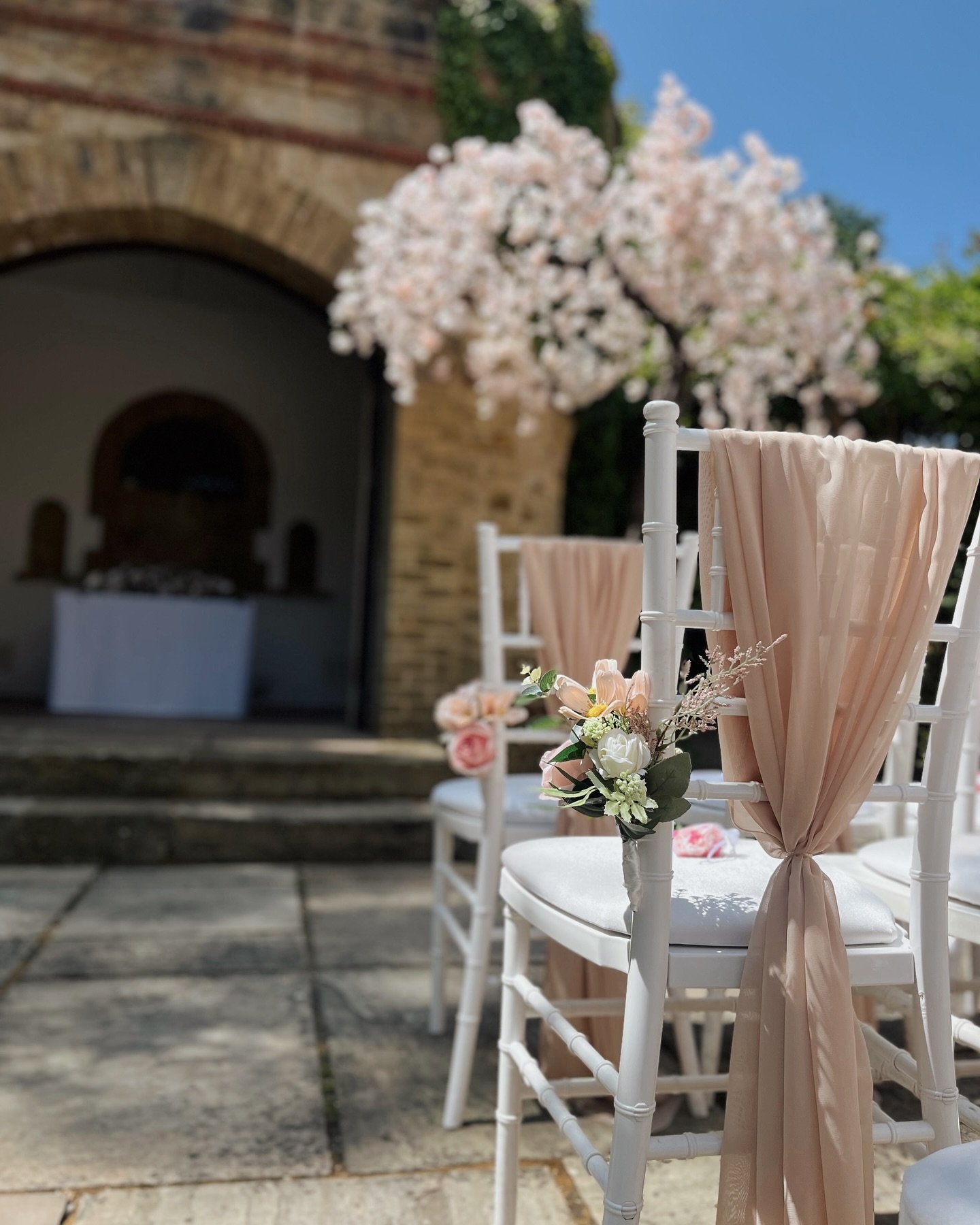 ✨ Dreamy elegance @ravenswoodvenue ✨ Soft pinks, delicate blossom trees, and romantic chair sashes set the tone for a truly unforgettable celebration. 

Finished with stunning centrepieces to complete the look. 

#VenueStyling #RavenswoodWeddings #Bl
