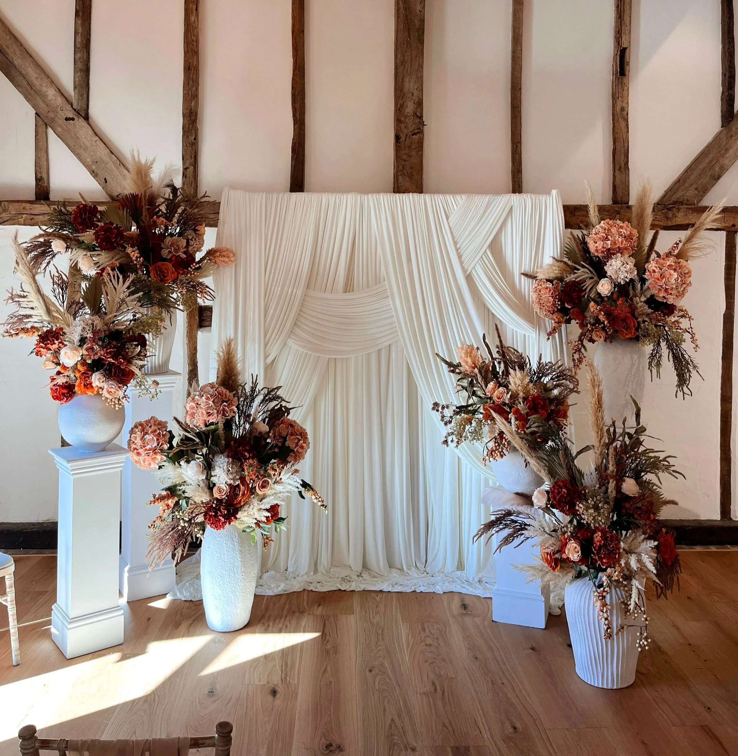 BACKDROPS/ARCHES/FEATURE &amp; FLOWER WALLS