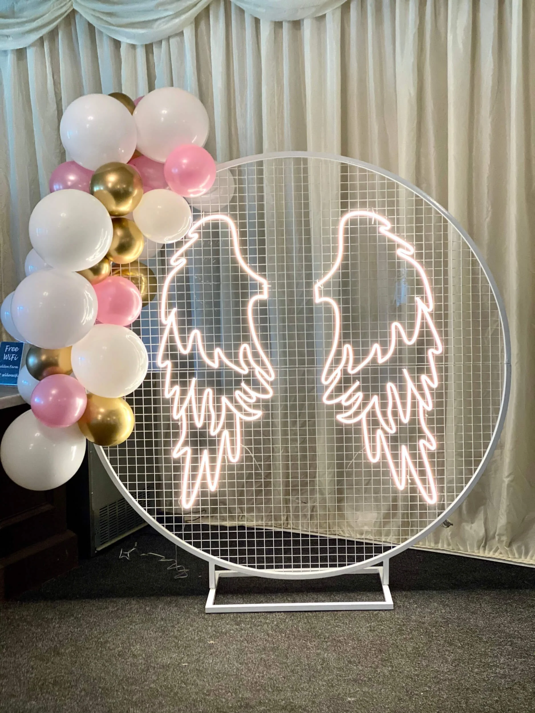 Mesh Circle Frame - White