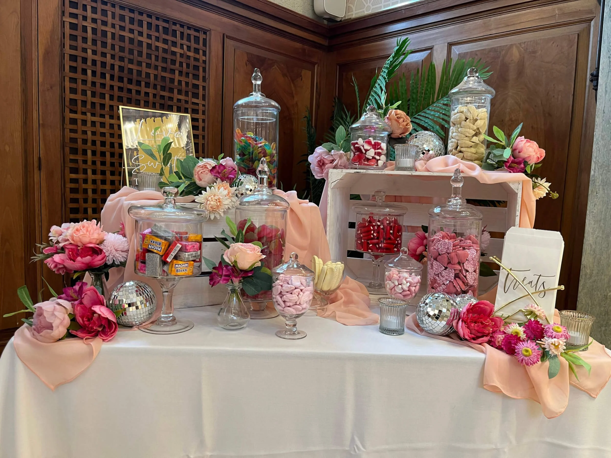 00_MAIN__rustic-sweetie-table-setup-no-sweets.jpg