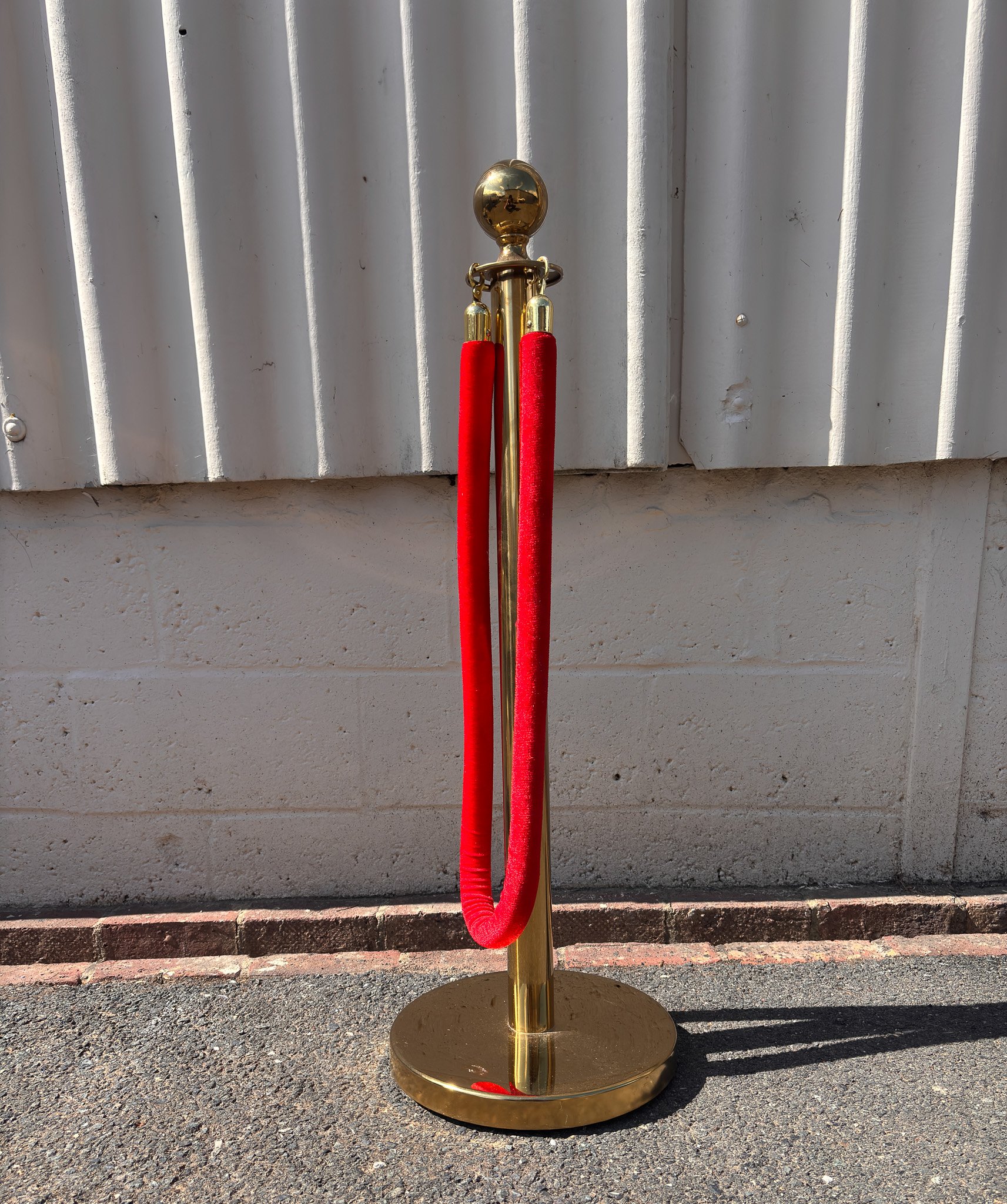 Hire gold rope barrier posts with velvet rope, supplied as a set of 6. Perfect for dramatic entrances, walkways, VIP areas and stylish wedding or event guest guidance.