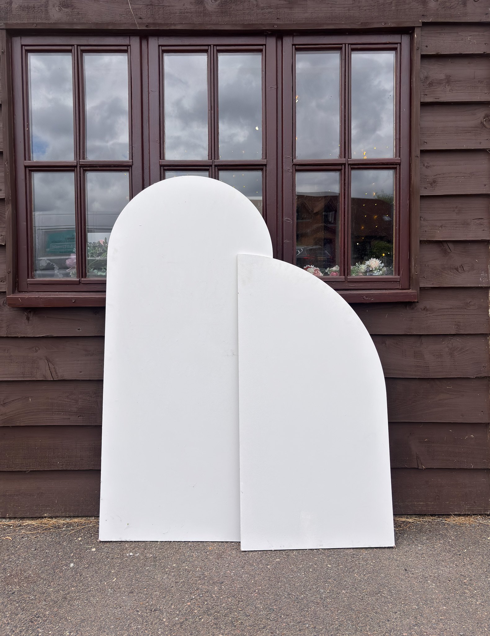 Hire white sailboards for weddings, parties and events in two sizes. Perfect for welcome signs, table plans and displays, with personalised customisation available.  Suggested page H1: