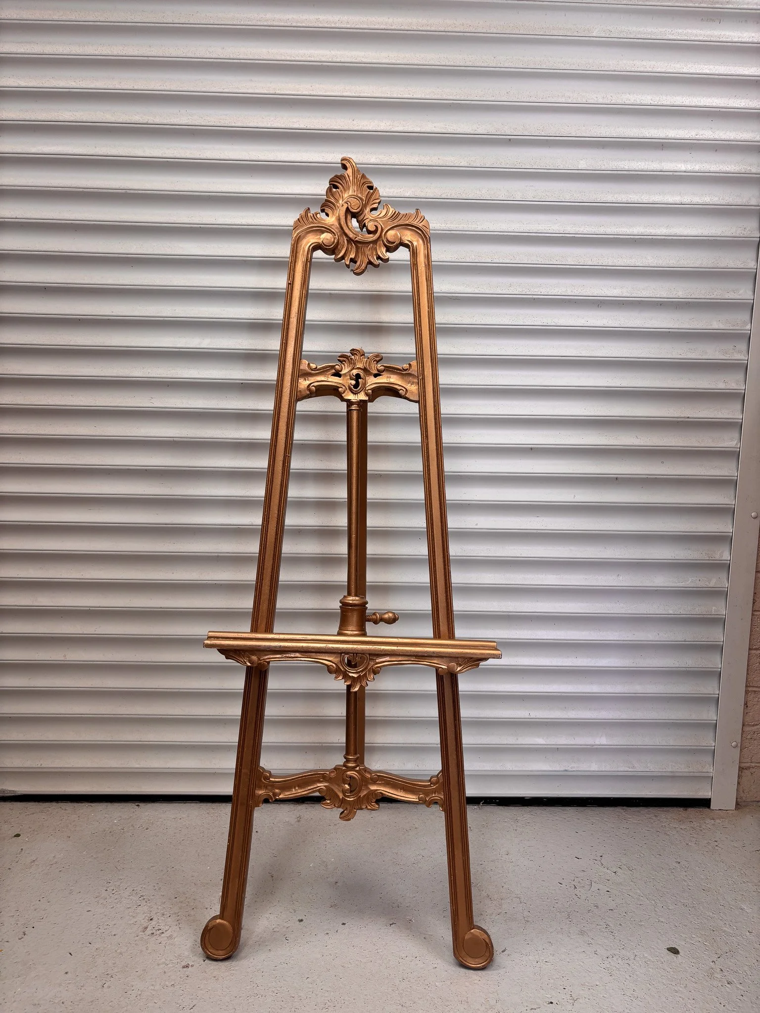 Wedding easel hire for table plans, welcome signs and event signage, available in various colours and styles.