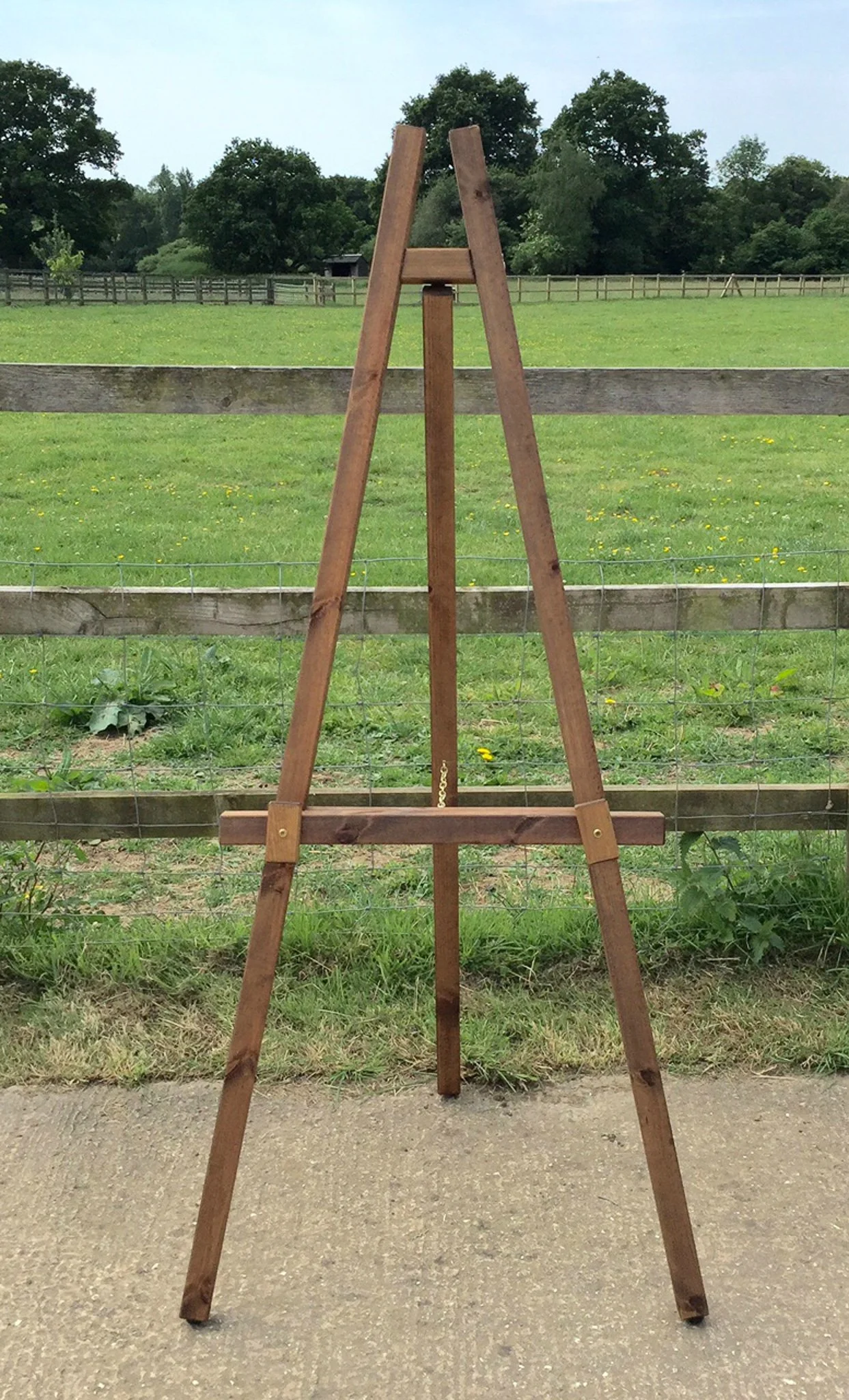 Wedding easel hire for table plans, welcome signs and event signage, available in various colours and styles.