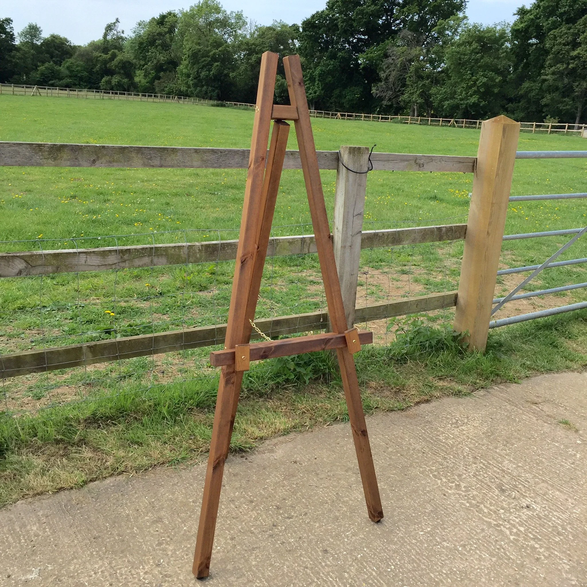 Wedding easel hire for table plans, welcome signs and event signage, available in various colours and styles.